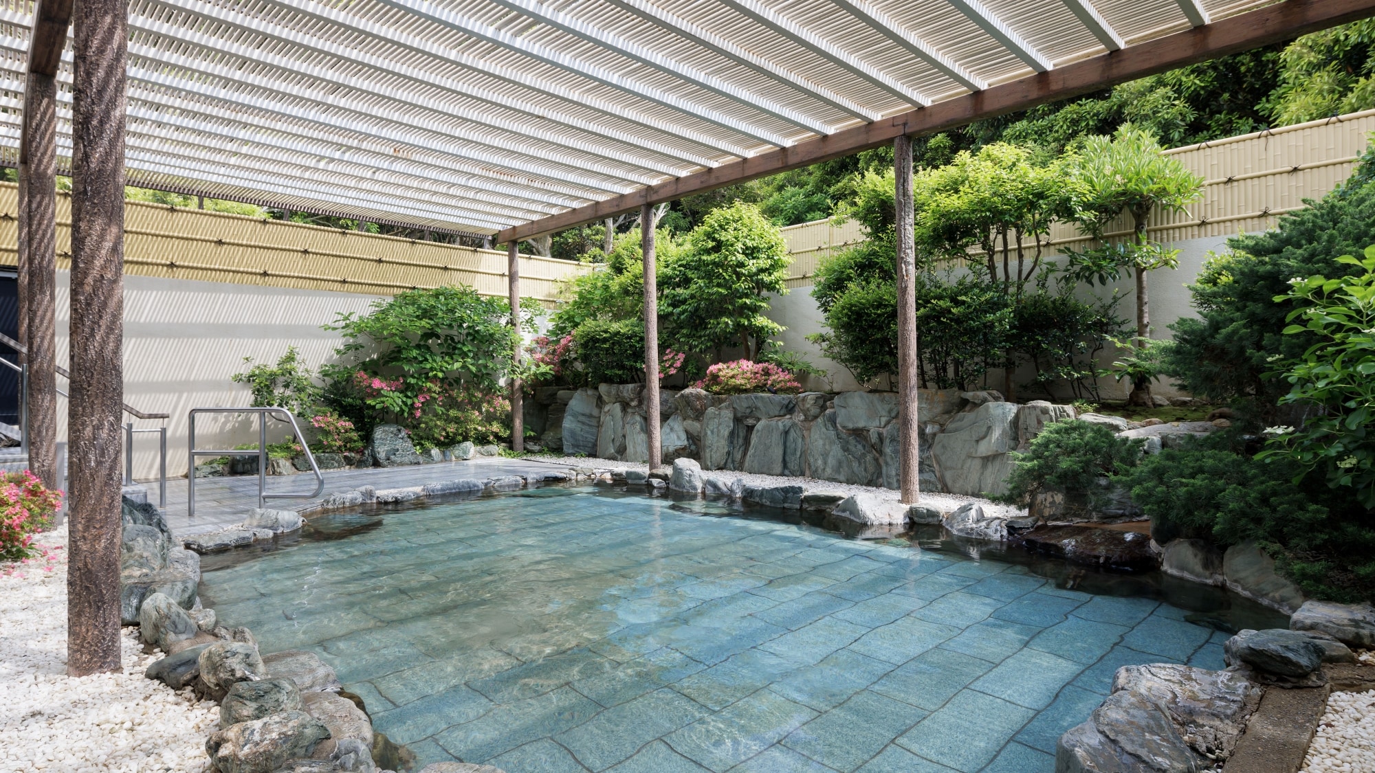 Open-air bath