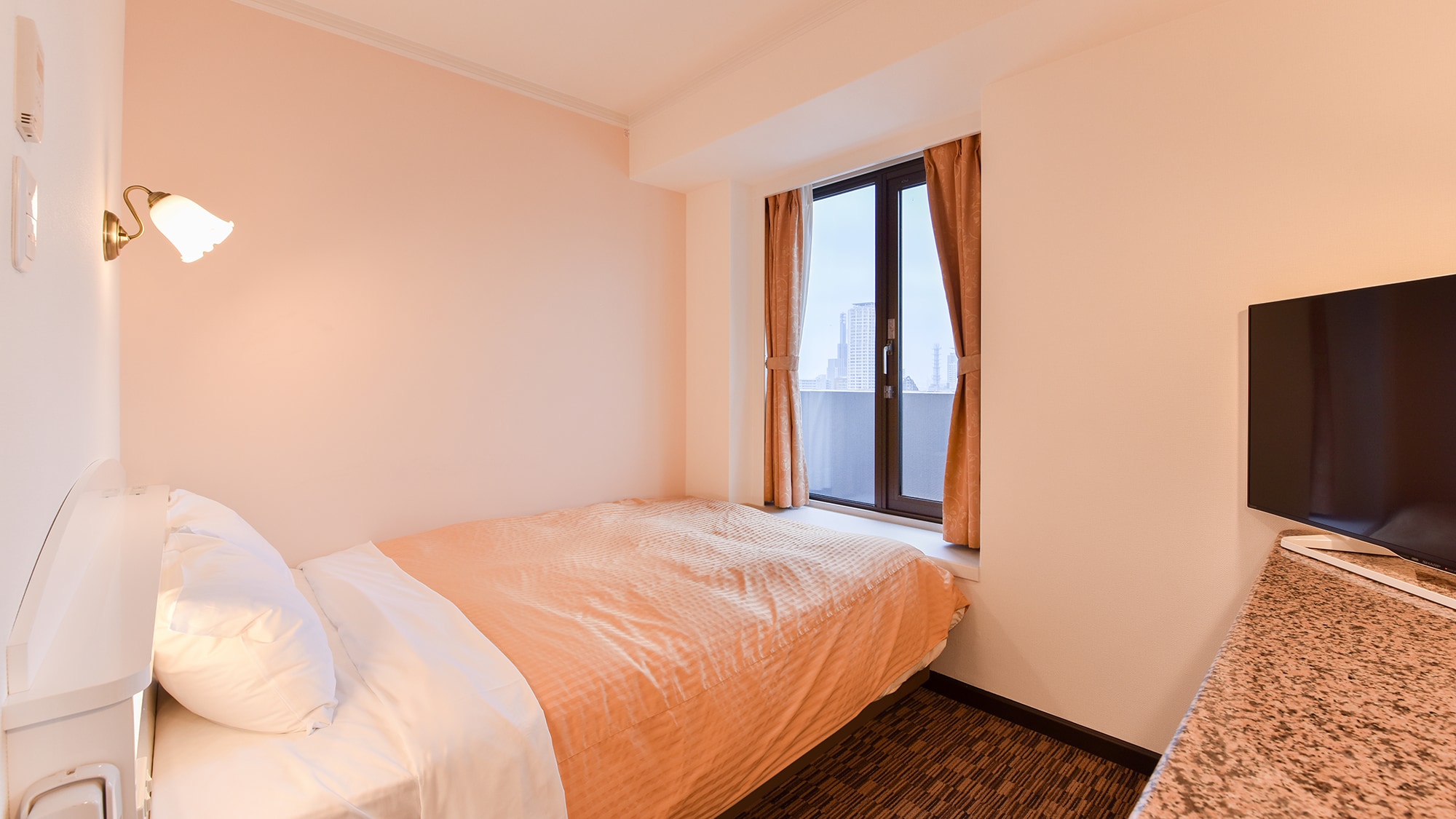 [Double room] You can enjoy the cityscape of Kobe from the upper floors.
