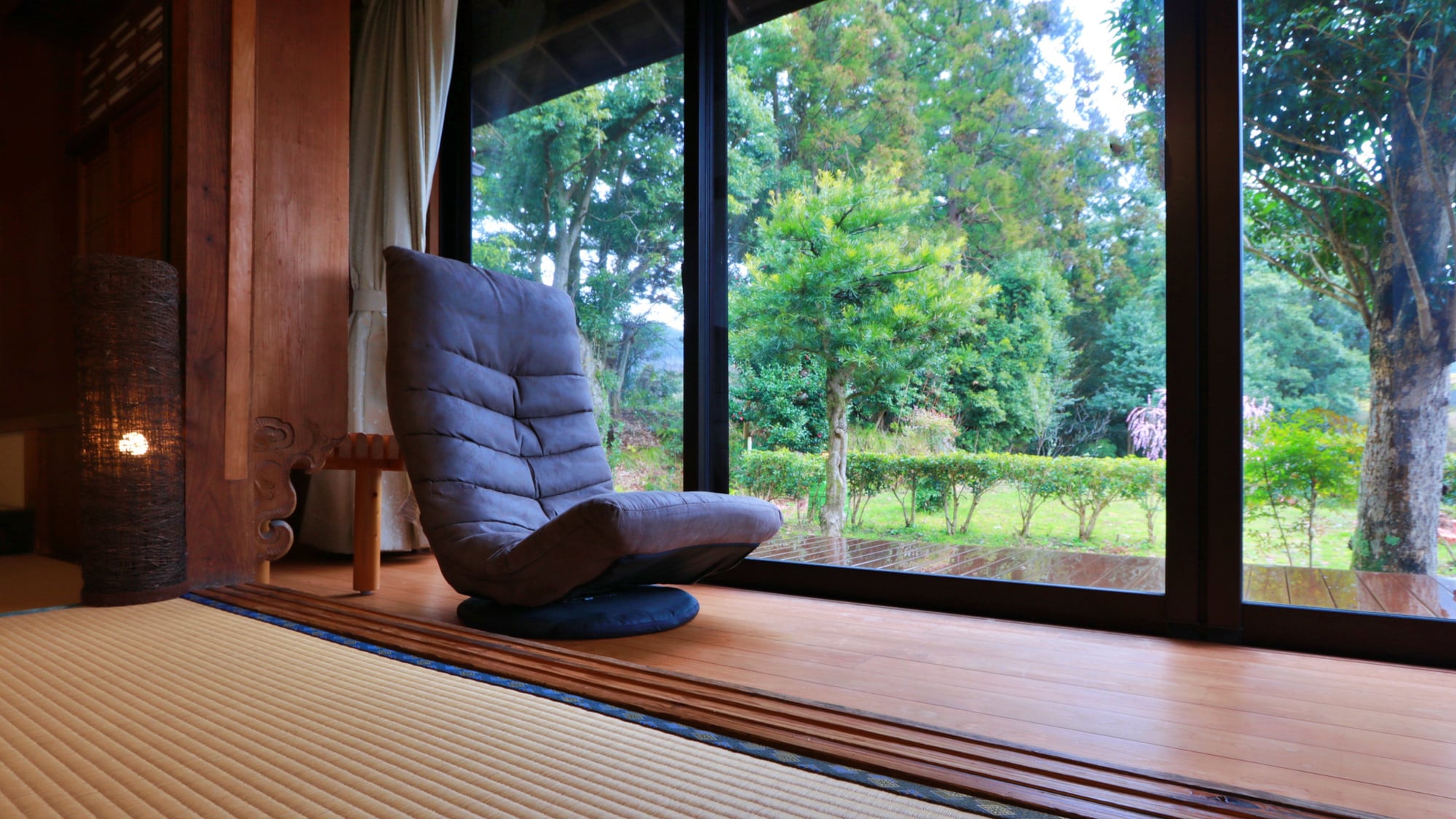 [Kamar Okuninushi] Bersantai sambil melihat taman