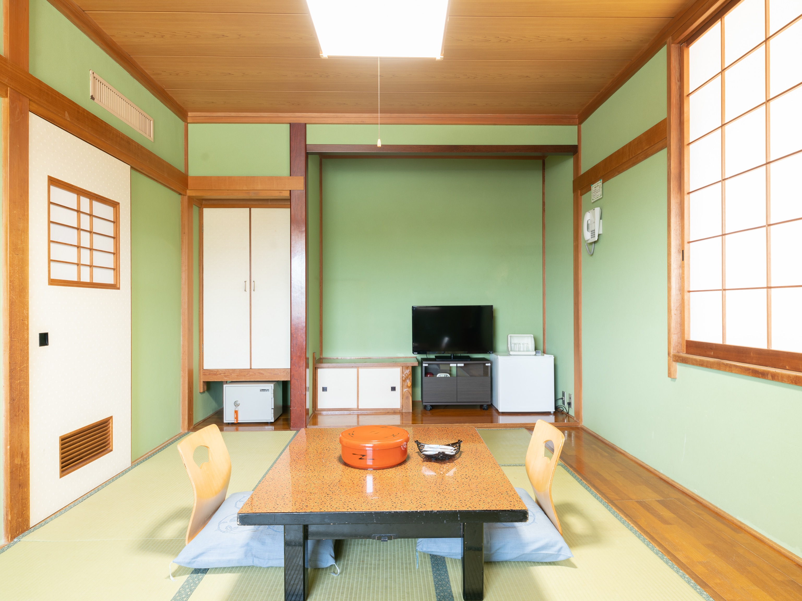 [Non-smoking] Japanese-style room for 1 to 4 people (no bath)