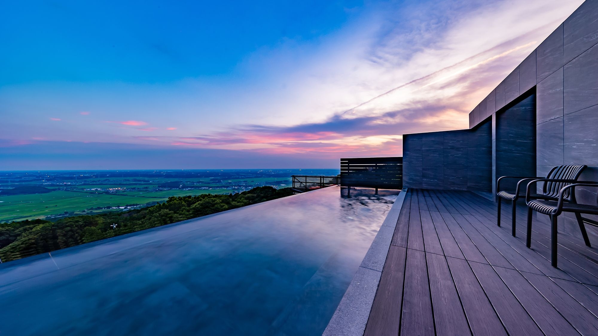 Infinity outdoor bath