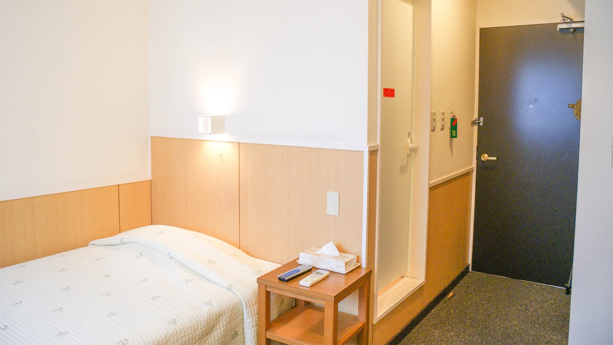 Deluxe singles / more spacious than regular singles, beds are semi-double or double.