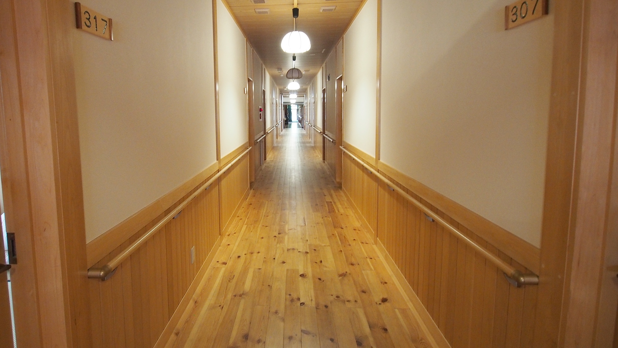 * [Yuji Building No. 3] Corridor