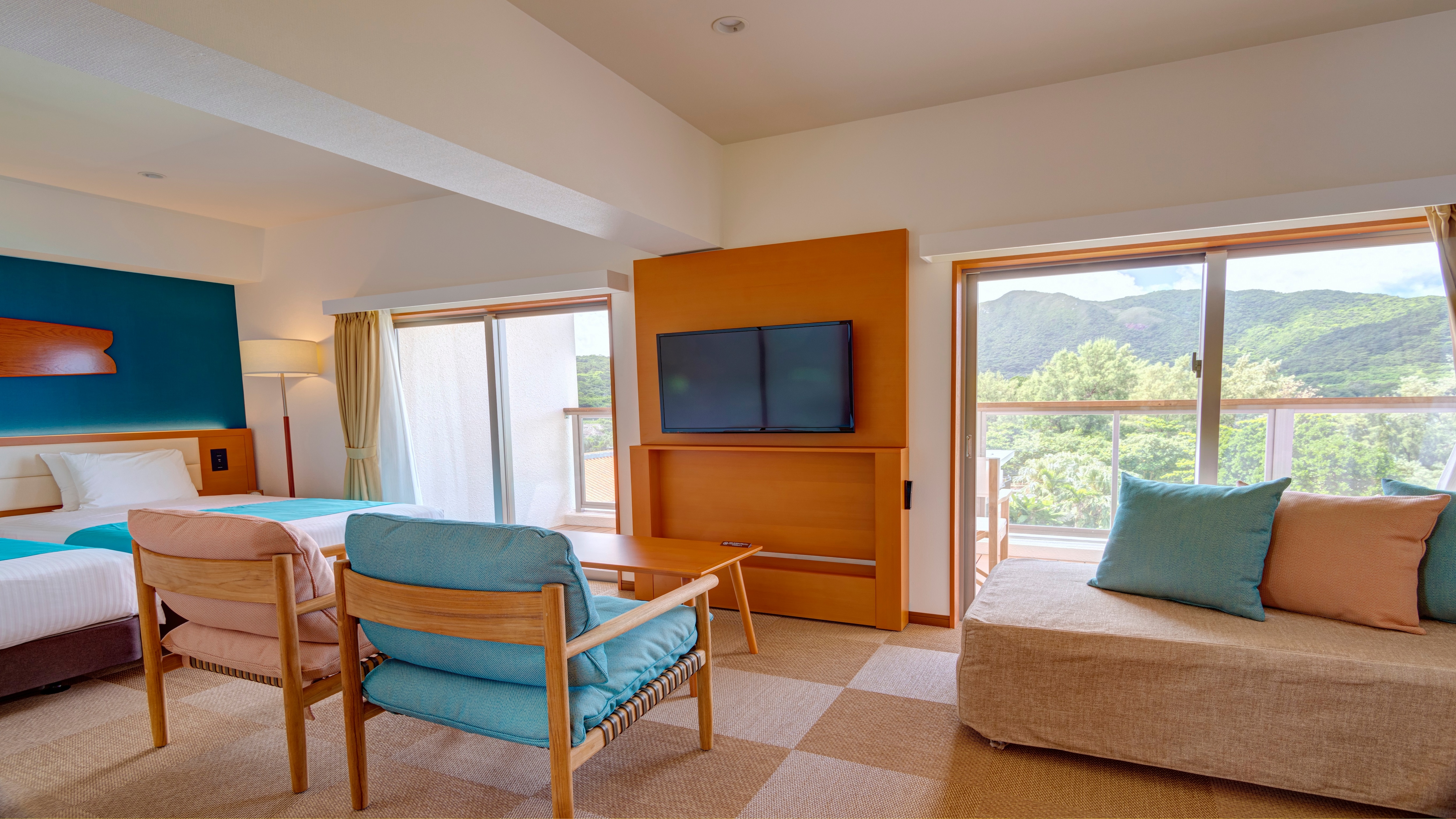 Tomall Kan Partial Ocean