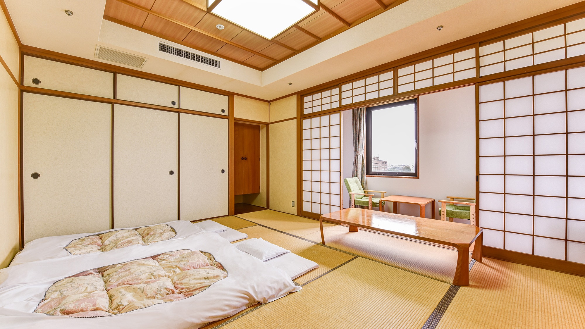 ※Not available※ 【10 tatami Japanese-style room】A refreshing room with bright morning sunlight streaming in.
