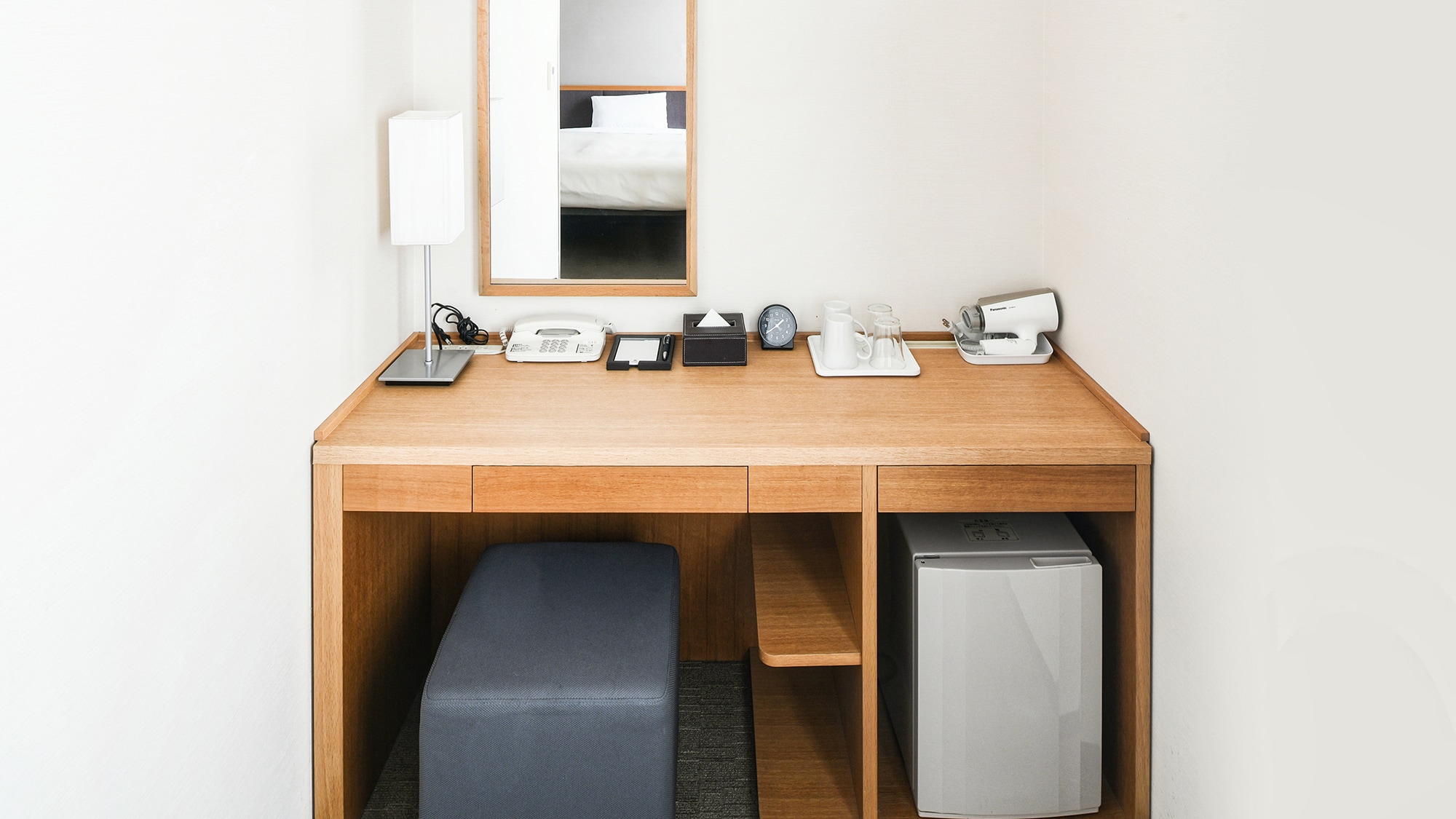 [Superior Twin] Meja yang kompak namun fungsional