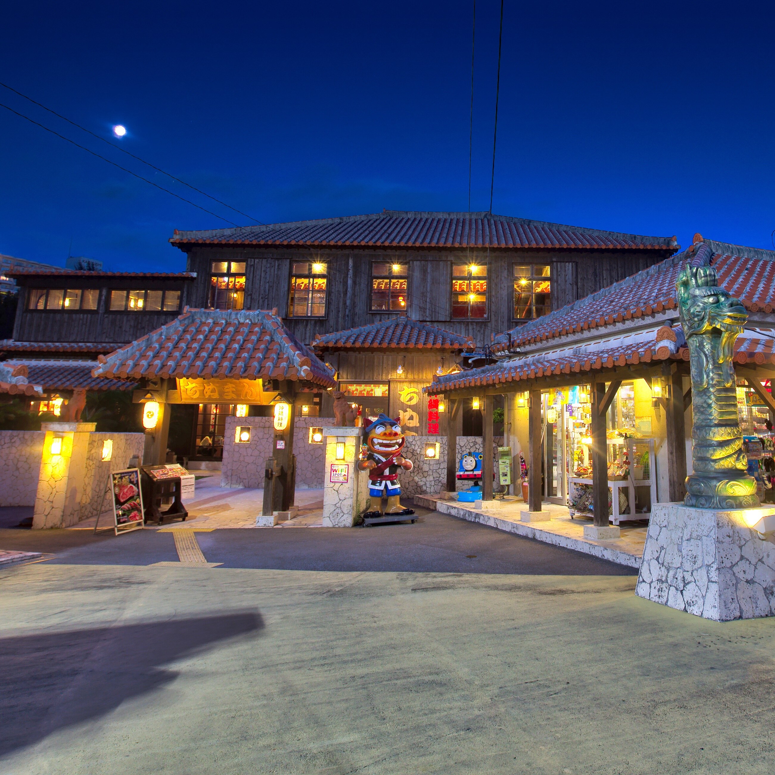 這是飯店附屬的沖繩餐廳 Chinuman 的外觀。