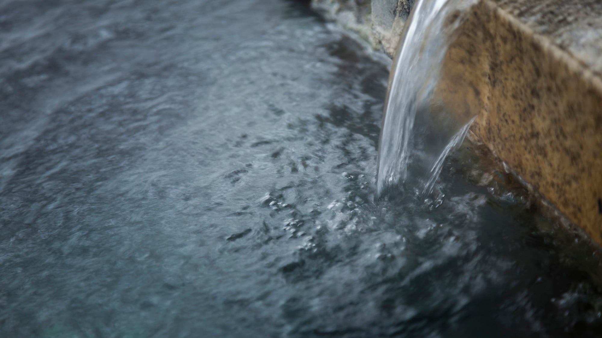 ◇ Flushing hot springs (heated and hydrated by adjusting the temperature)