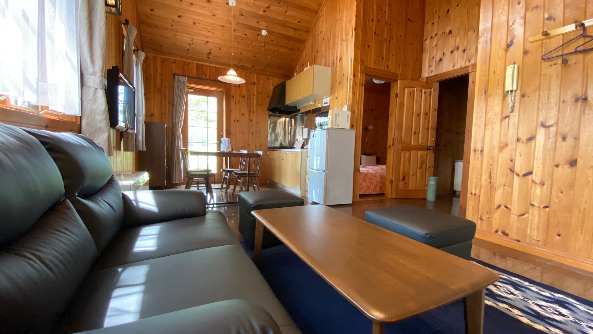 【特色河畔小屋特色建築】客廳