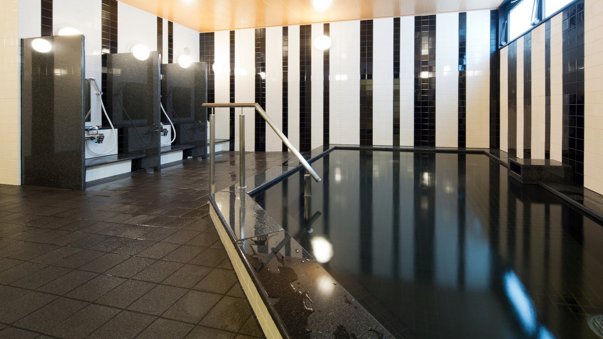 Men's large bath