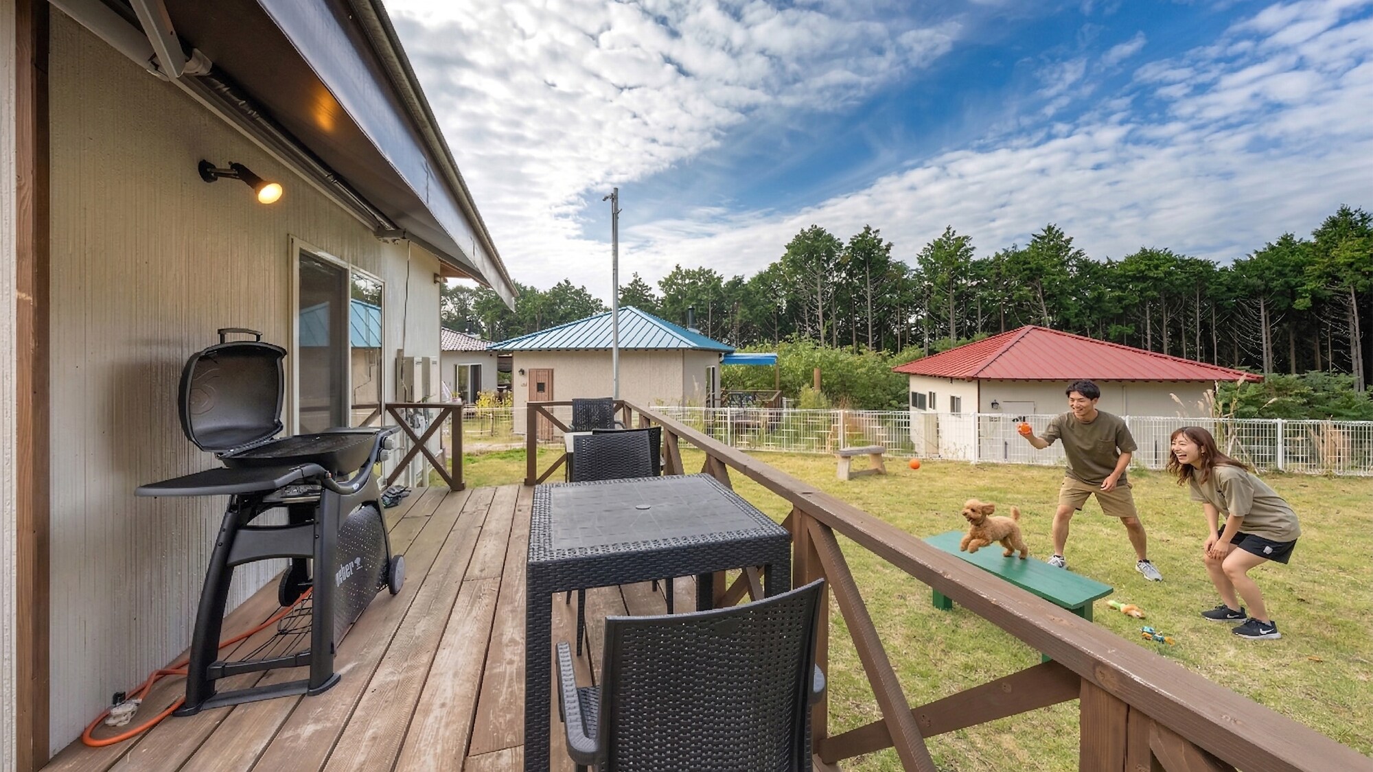 Enjoy playing with your beloved dog in our private garden. Relax and refresh yourself surrounded by the scent of trees.