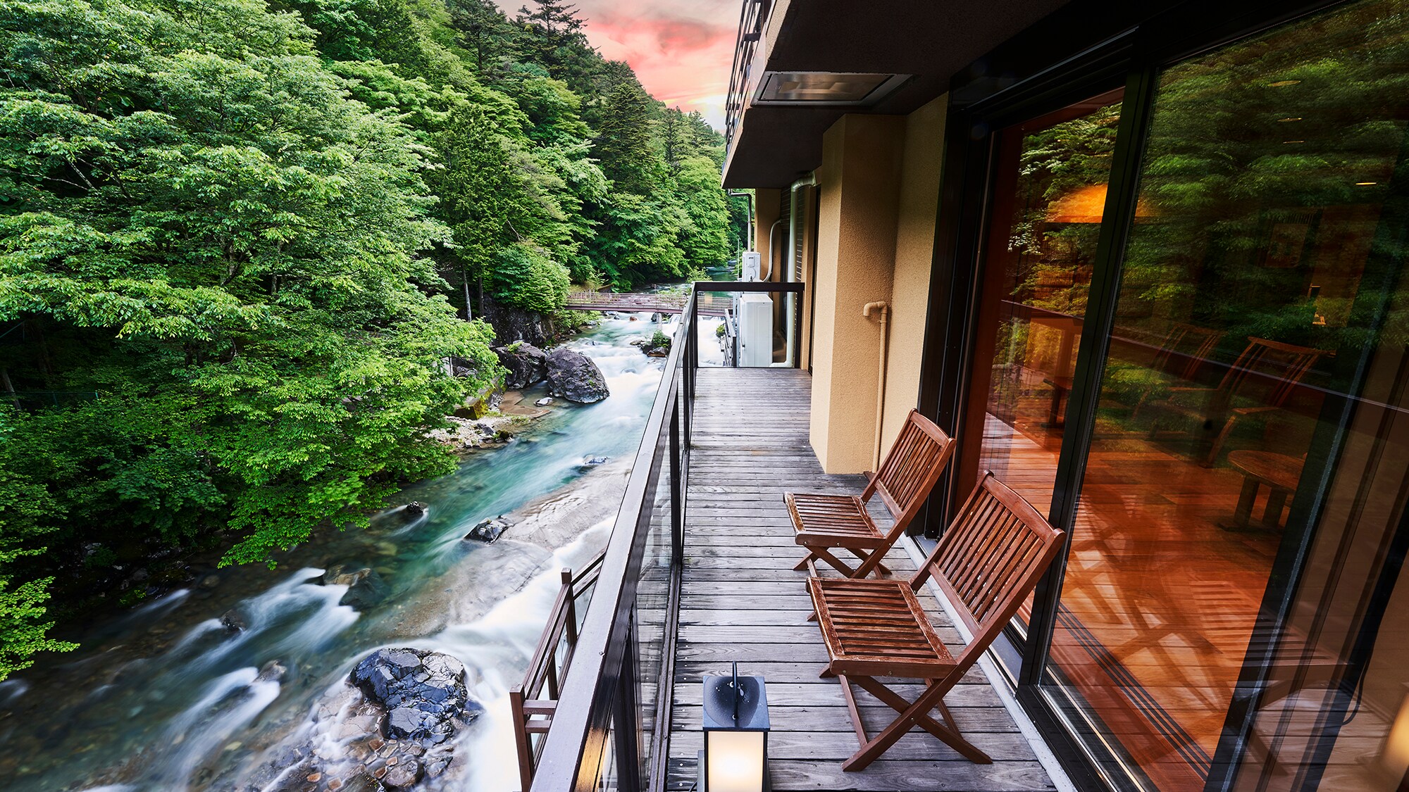 A terrace with a superb view of the Shima River.