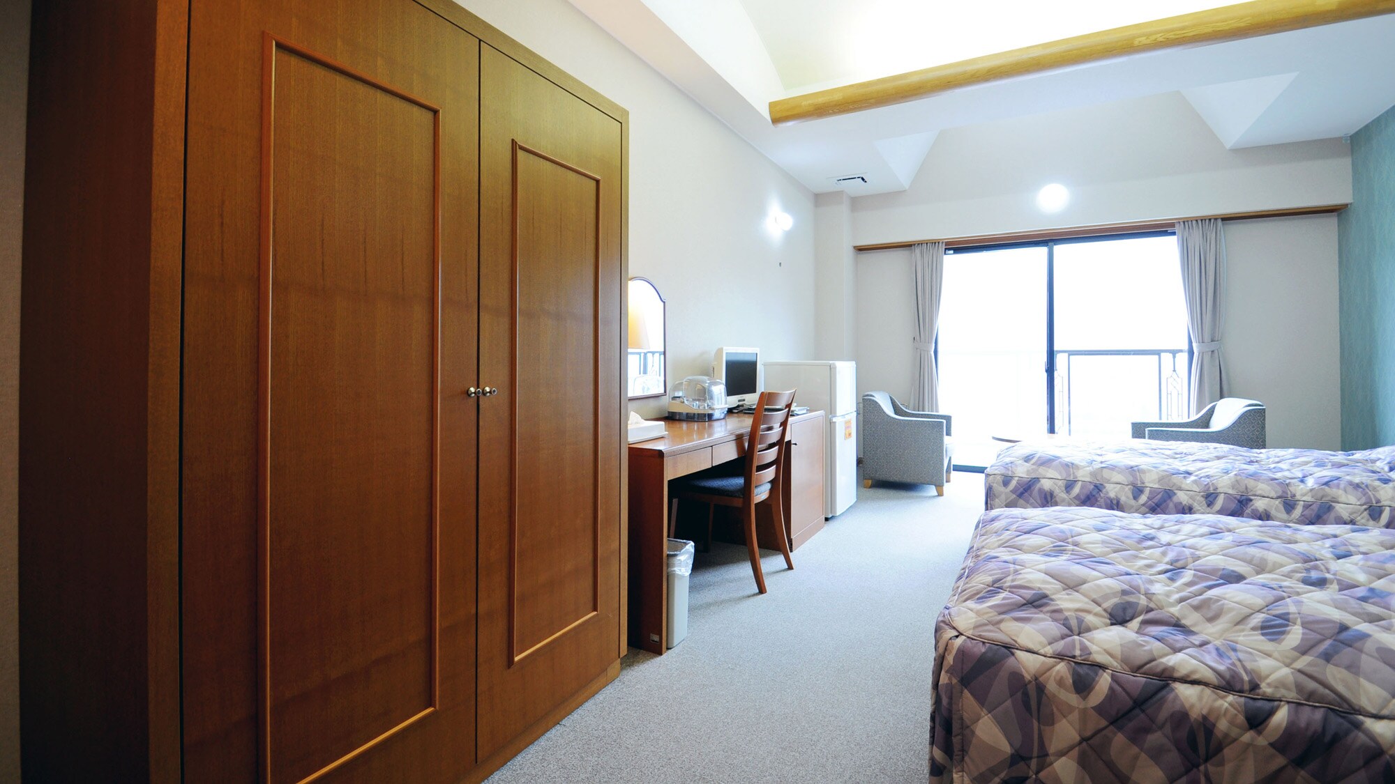 [Guest room] Twin room: Chair sets are also available.