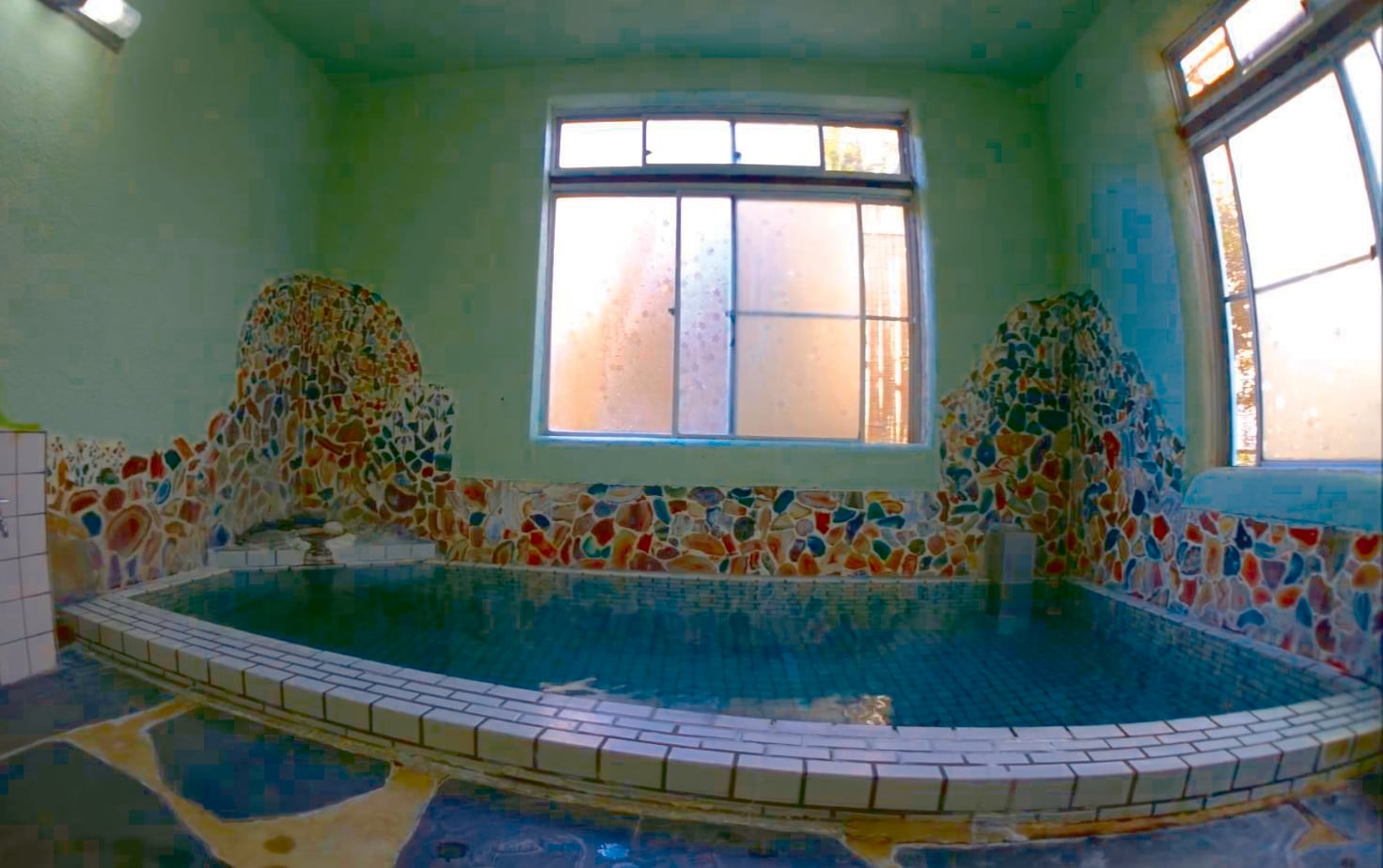 Men's hot spring