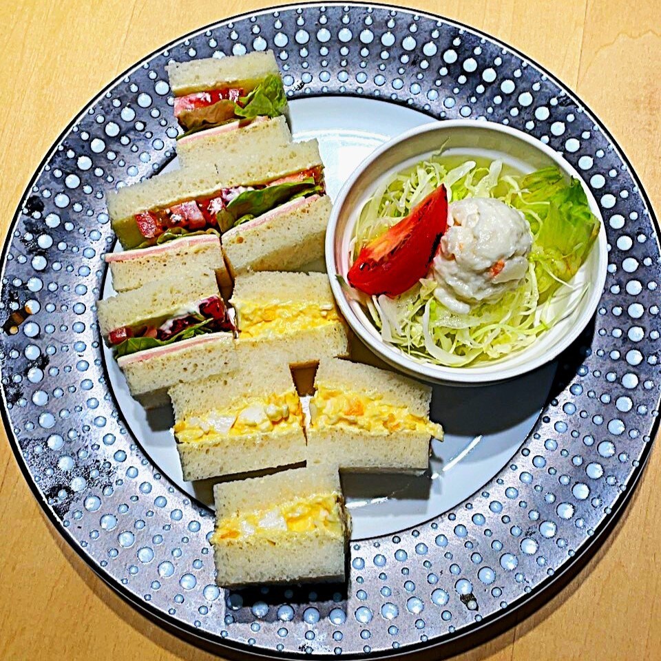 *Example of breakfast options: Sandwich set