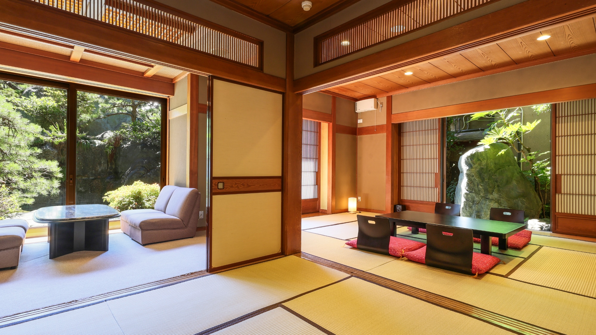 12 tatami + 4 tatami mats with the following room overlooking the Japanese garden①