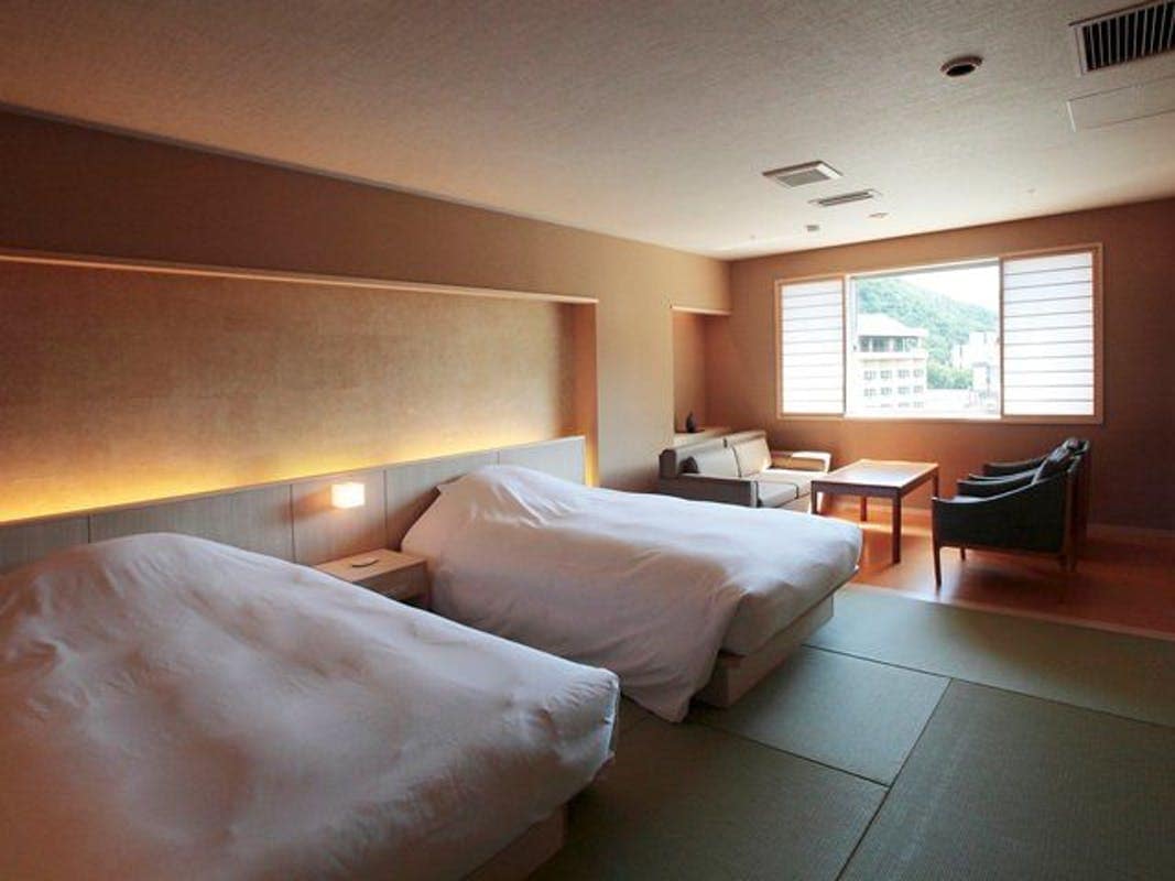 Japanese and Western room with observation bath (90 square meters)