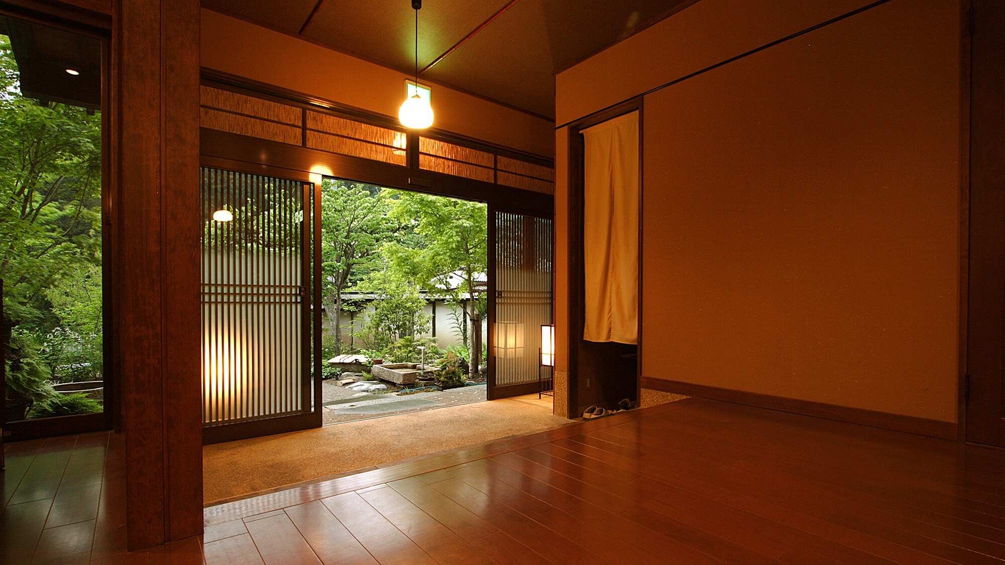 *【entrance】