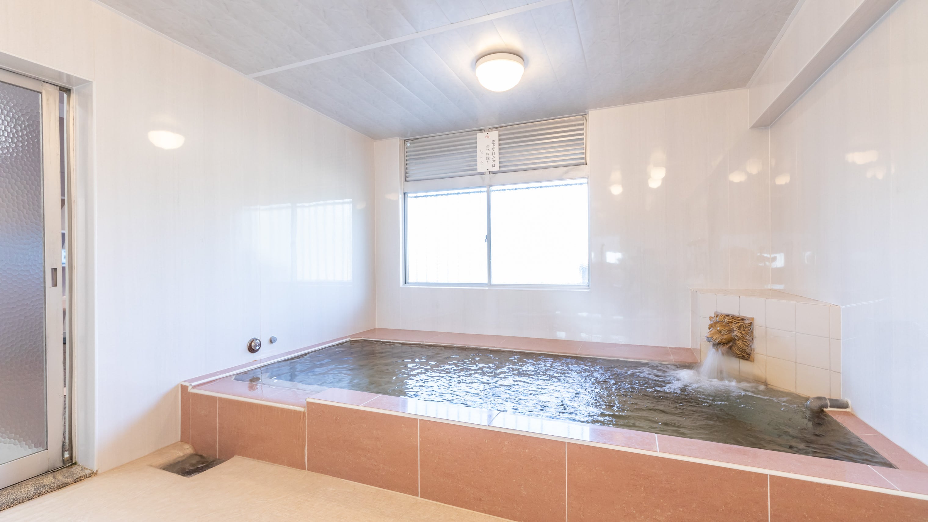 Large public bath (women's bath)