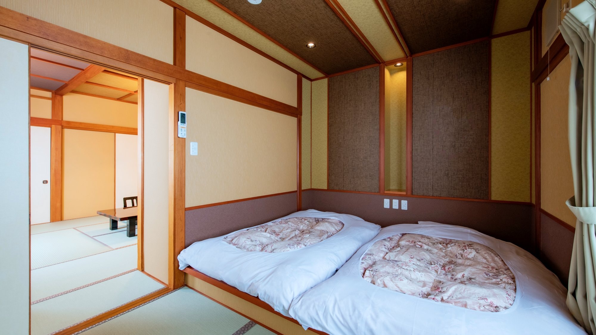 [Non-smoking / Japanese-style room in the main building] No bath, toilet (12 tatami mats + bedroom)