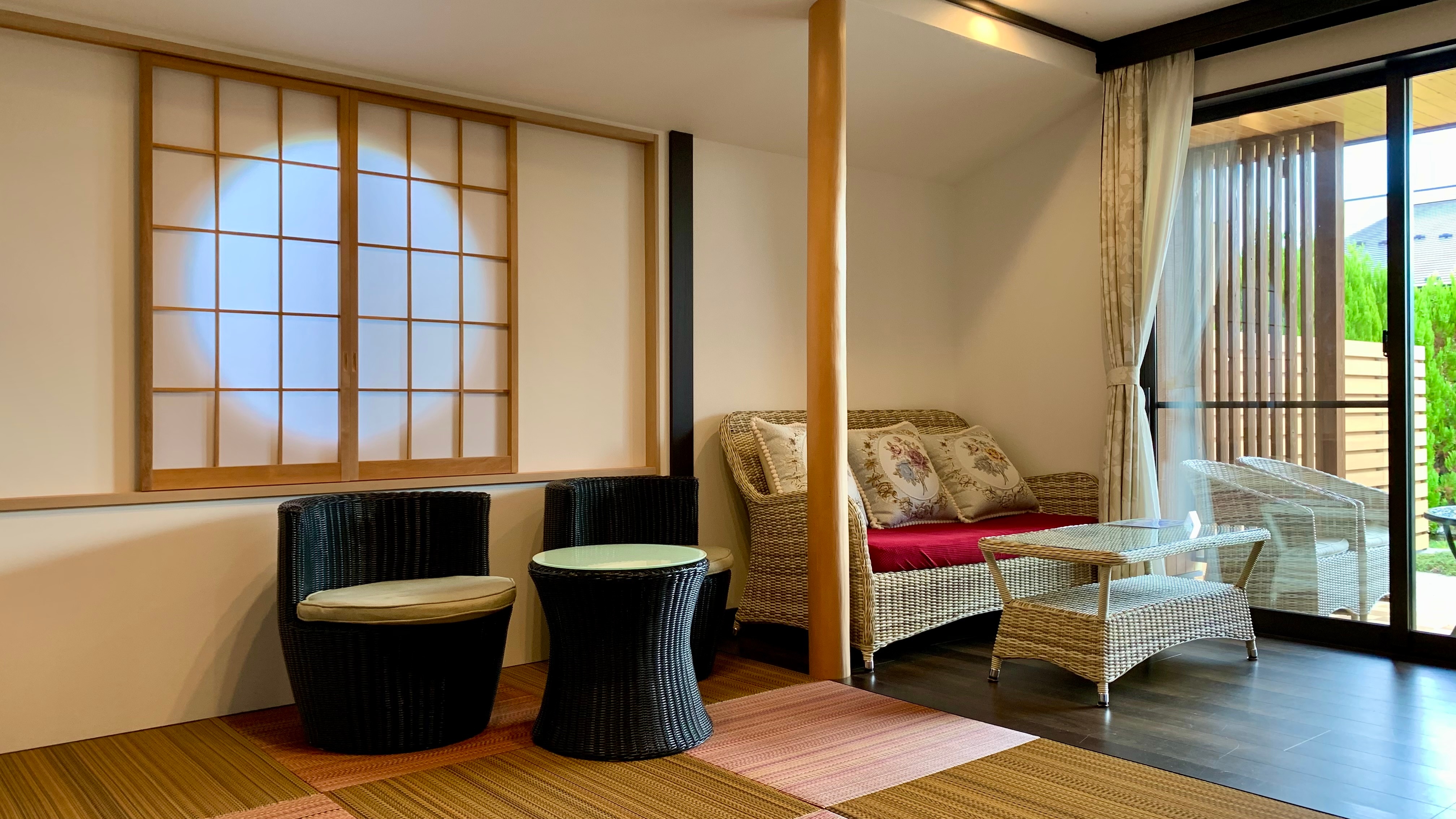 Living area [King bedroom]