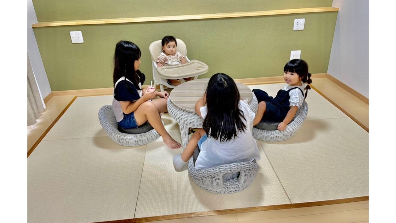 201: A space where even those with small children can relax without worrying about steps.