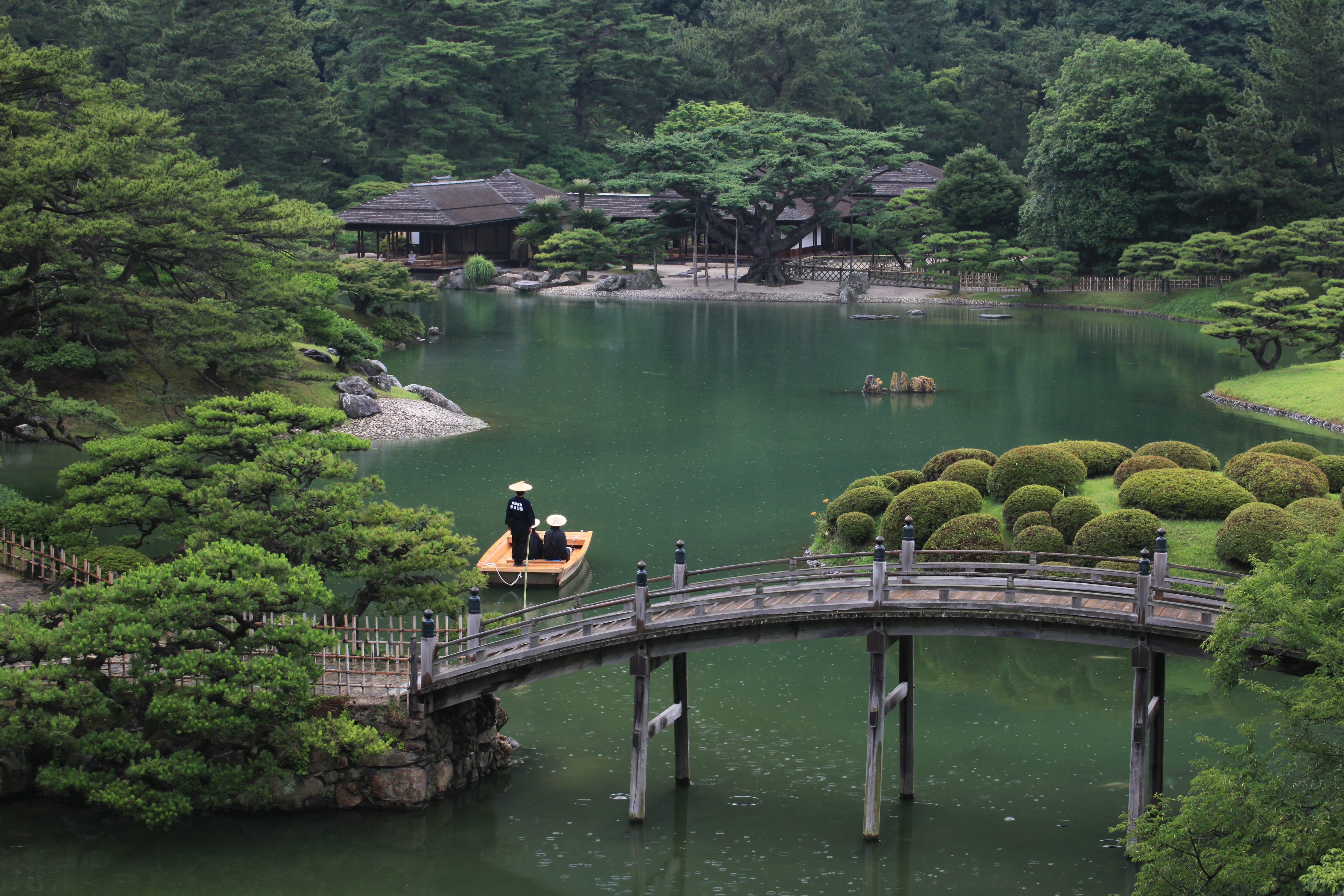 Approximately 40 minutes by car to Ritsurin Garden