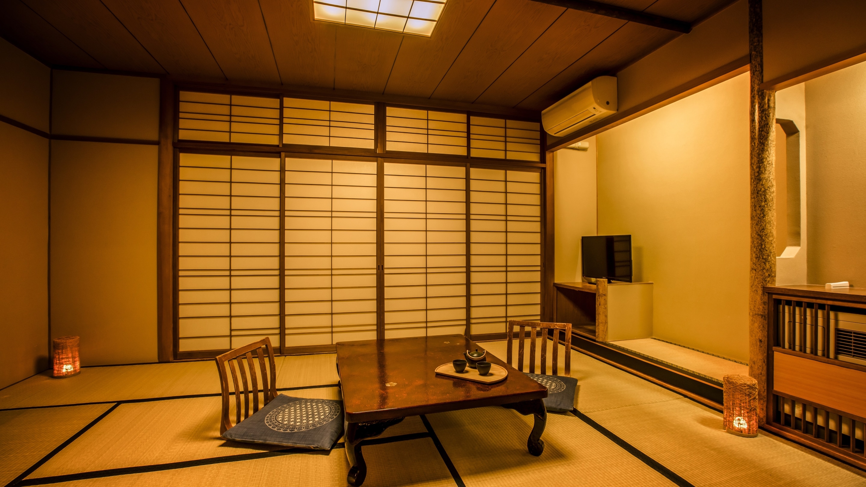 Standard Japanese-style room *An example of a guest room