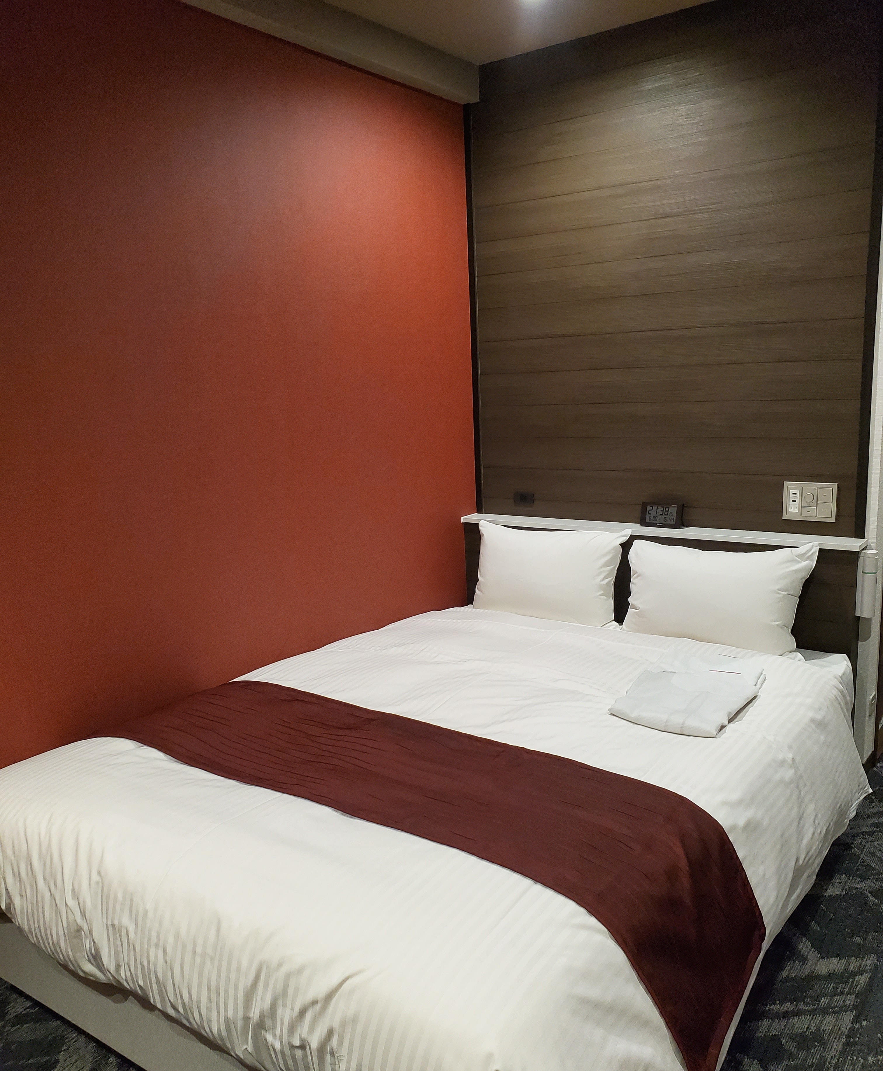 Renewal room: An example of a non-smoking single / semi-double room