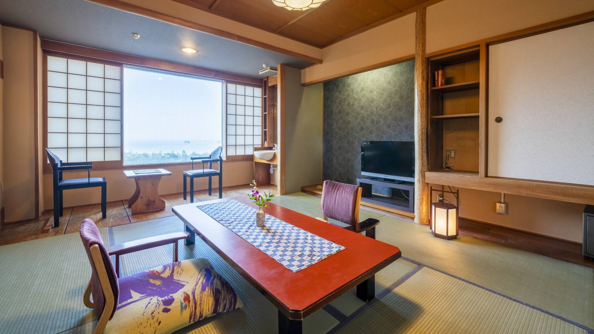 ◆ Guest room Main building (example) / A guest room where you can feel nostalgic warmth <All guest rooms have Wi-Fi available>