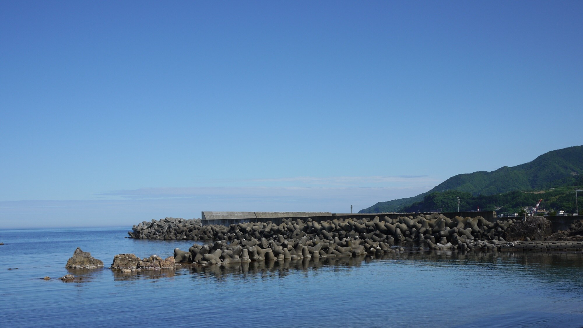 *[Nearby area] The sea is just 30 seconds away from the hotel! The waves are calm and the water quality is excellent.