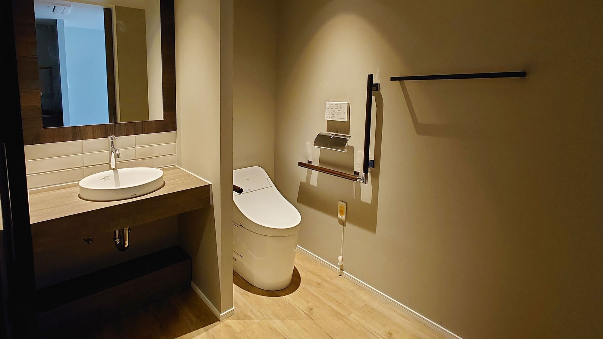 [Toilet with washing machine] Universal double