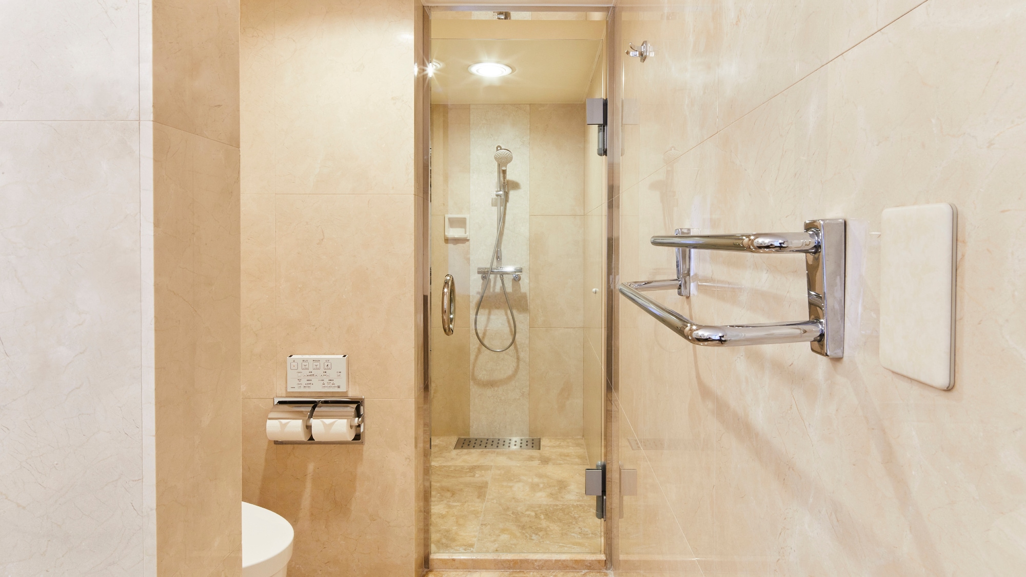 〇Executive Suite Shower Booth (Image