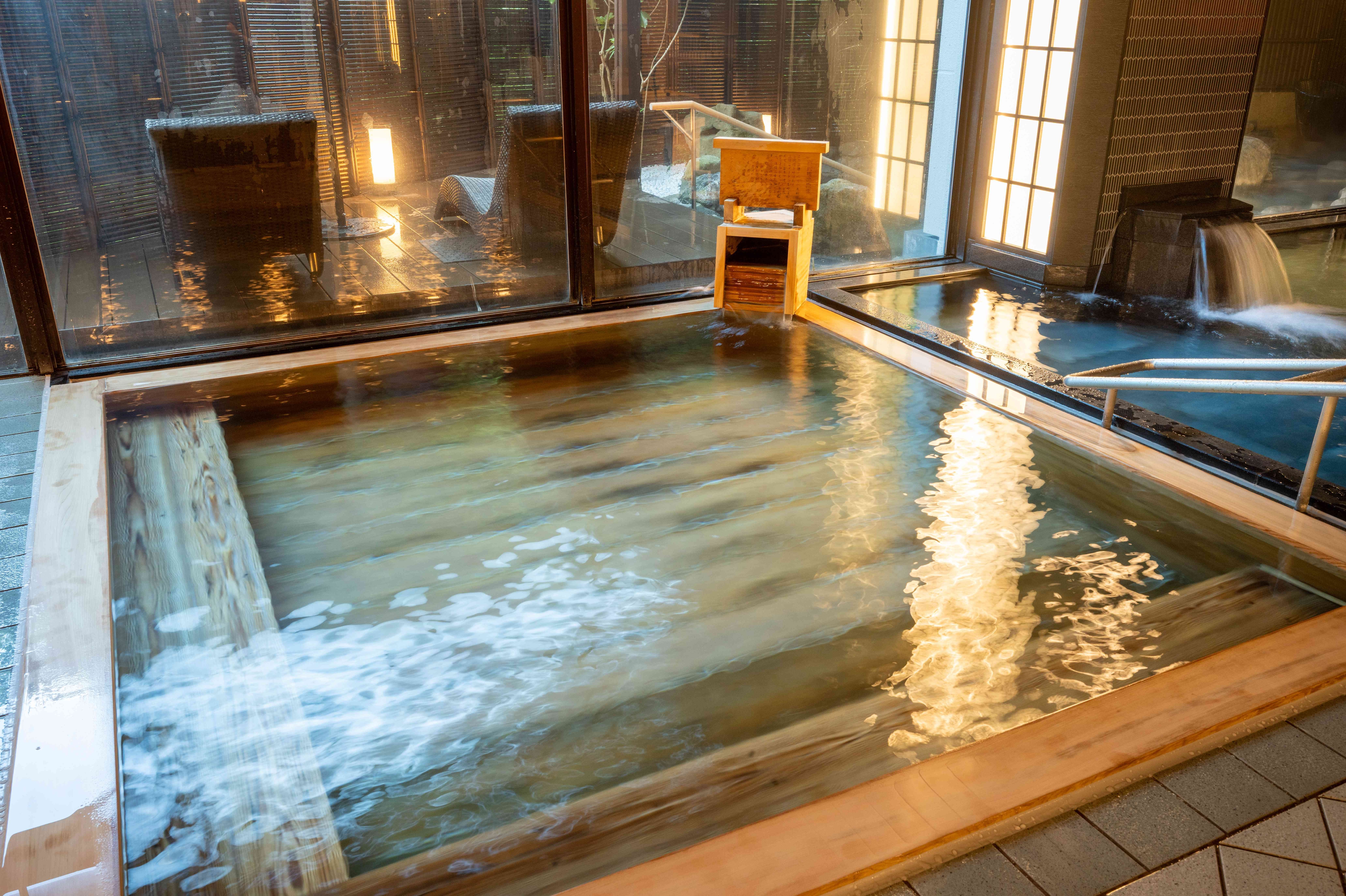 Large public bath, men's bath