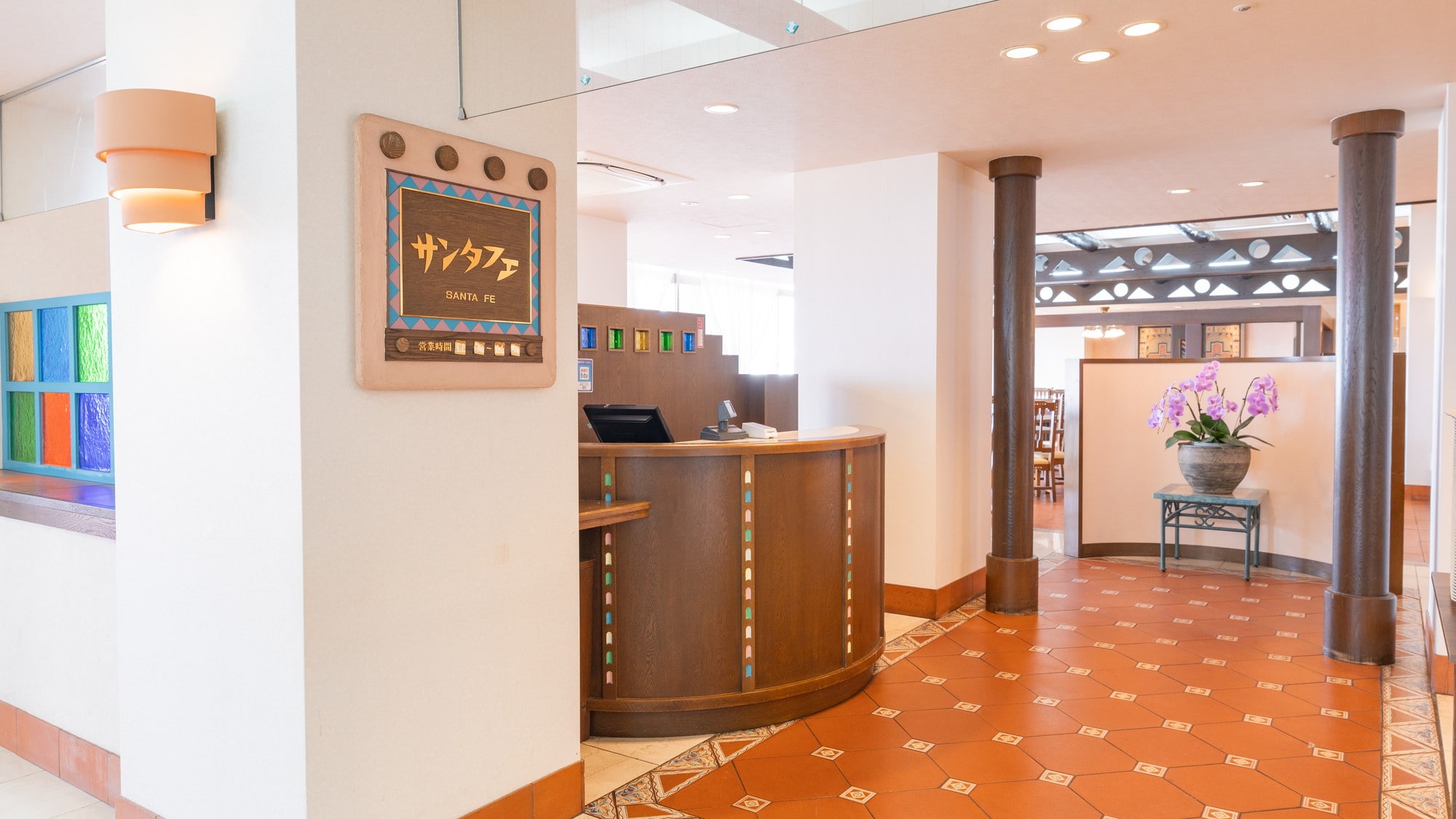 호텔 1층에 있는 레스토랑 “산타페”