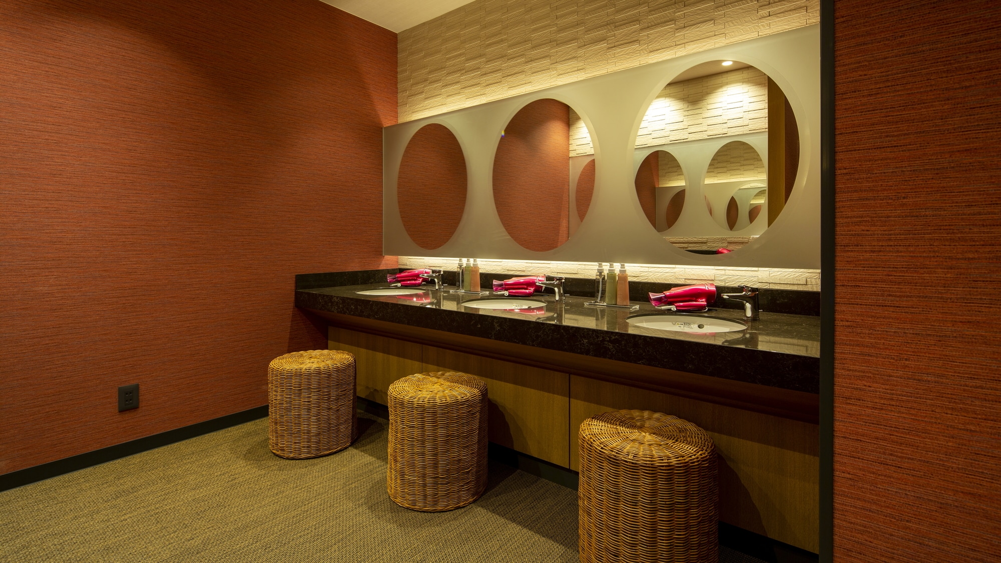[Facilities in the building] "Trinite", a hot bath facility with a sauna