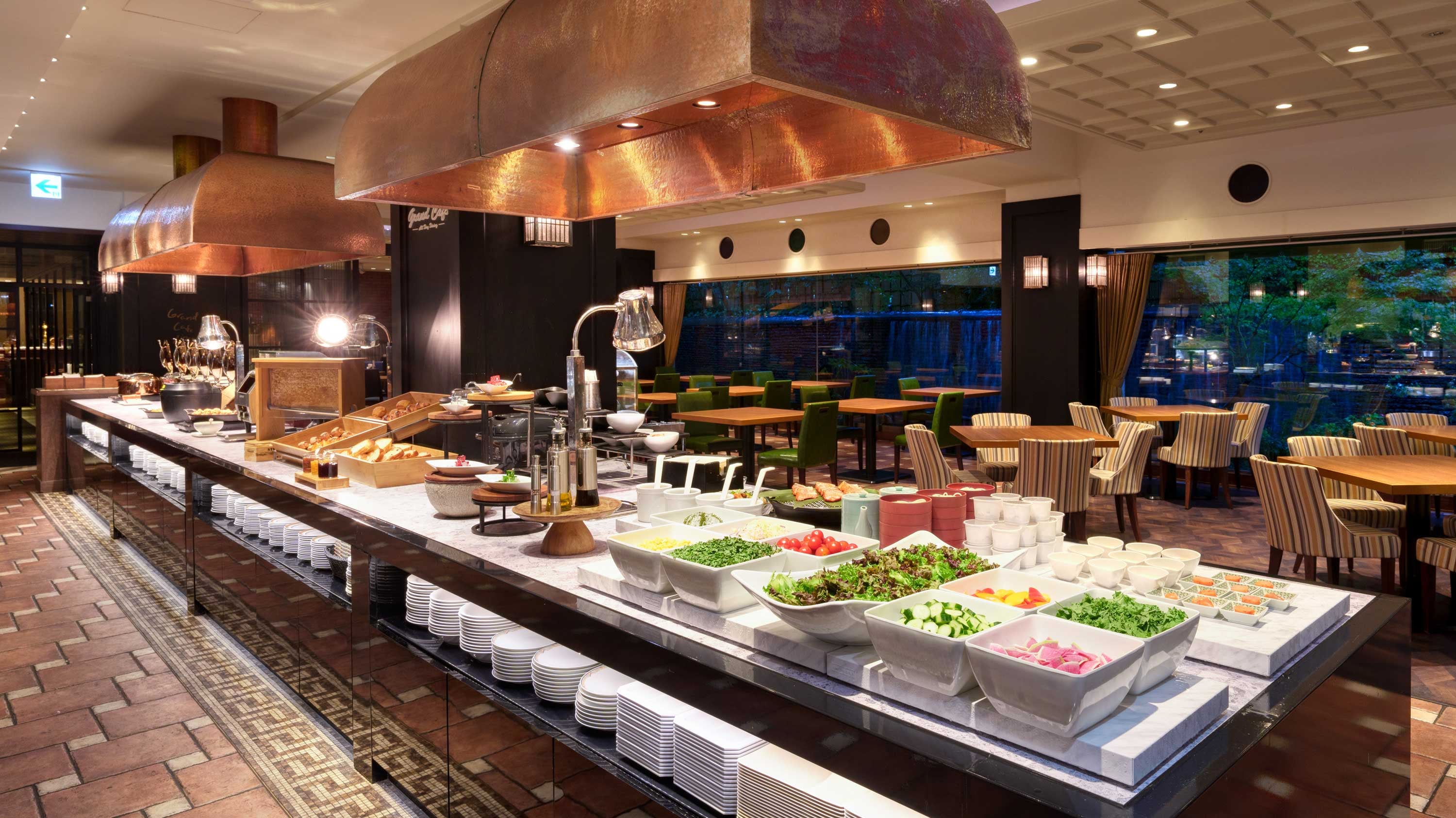 BREAK FAST / Start your day with a buffet-style breakfast that you can choose to your liking.