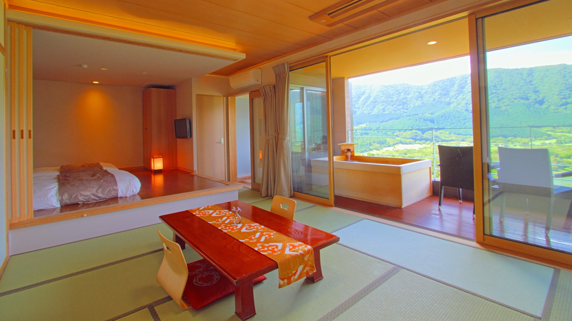 Contoh suite dengan pemandian air panas terbuka (Orihime / Subaru)
