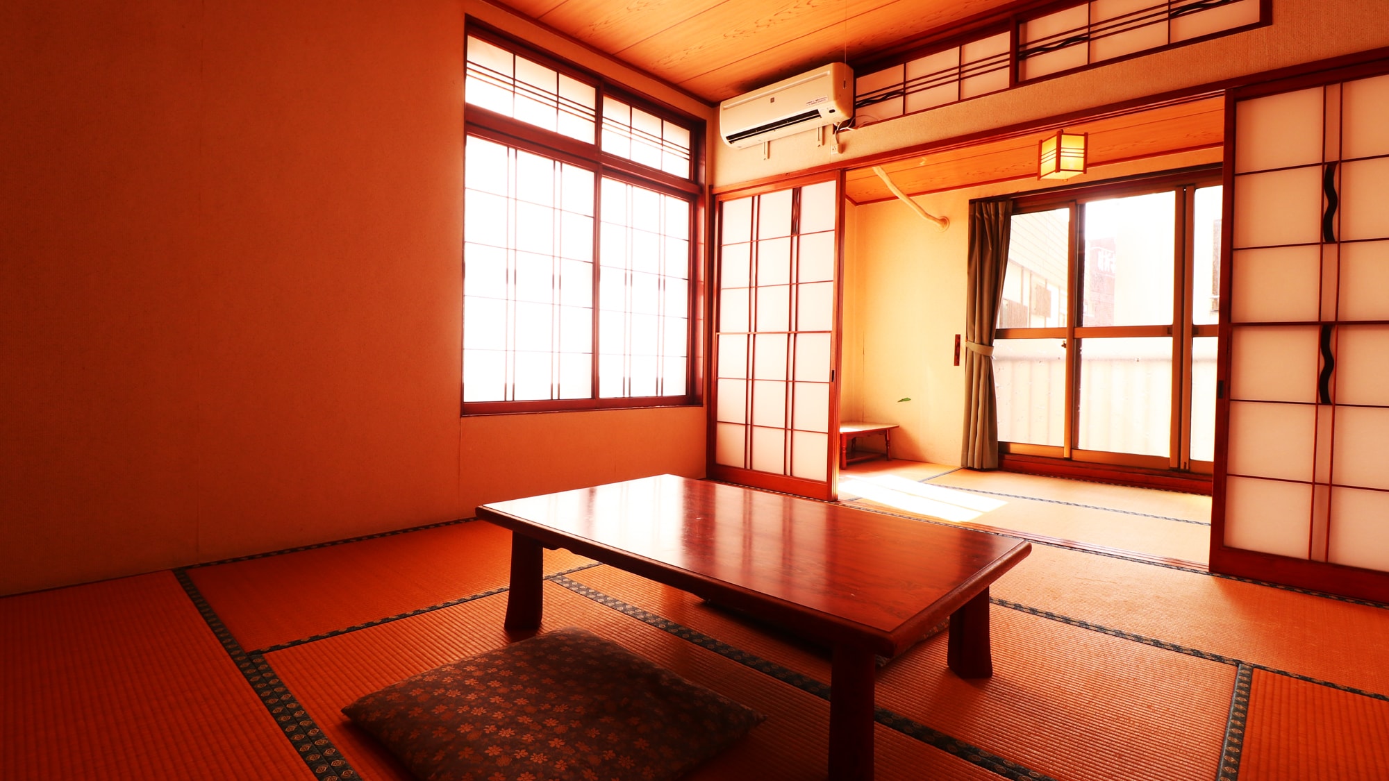 ■ [Example of a guest room in the main building] A relaxing and calming Japanese-style room.