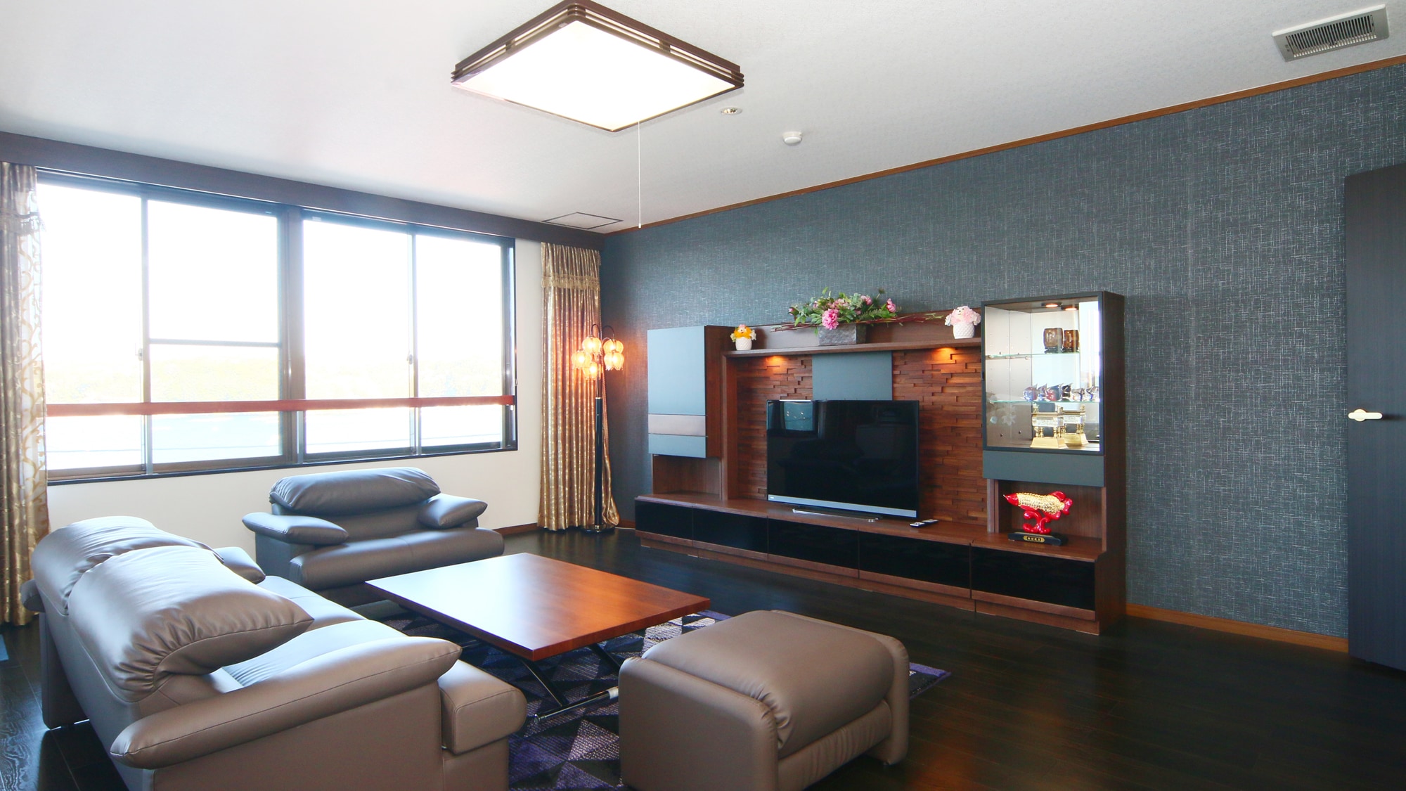 [Special room] A Japanese-style room with 8 tatami mats, a Western-style room and a twin bedroom to create a special time for your guests.