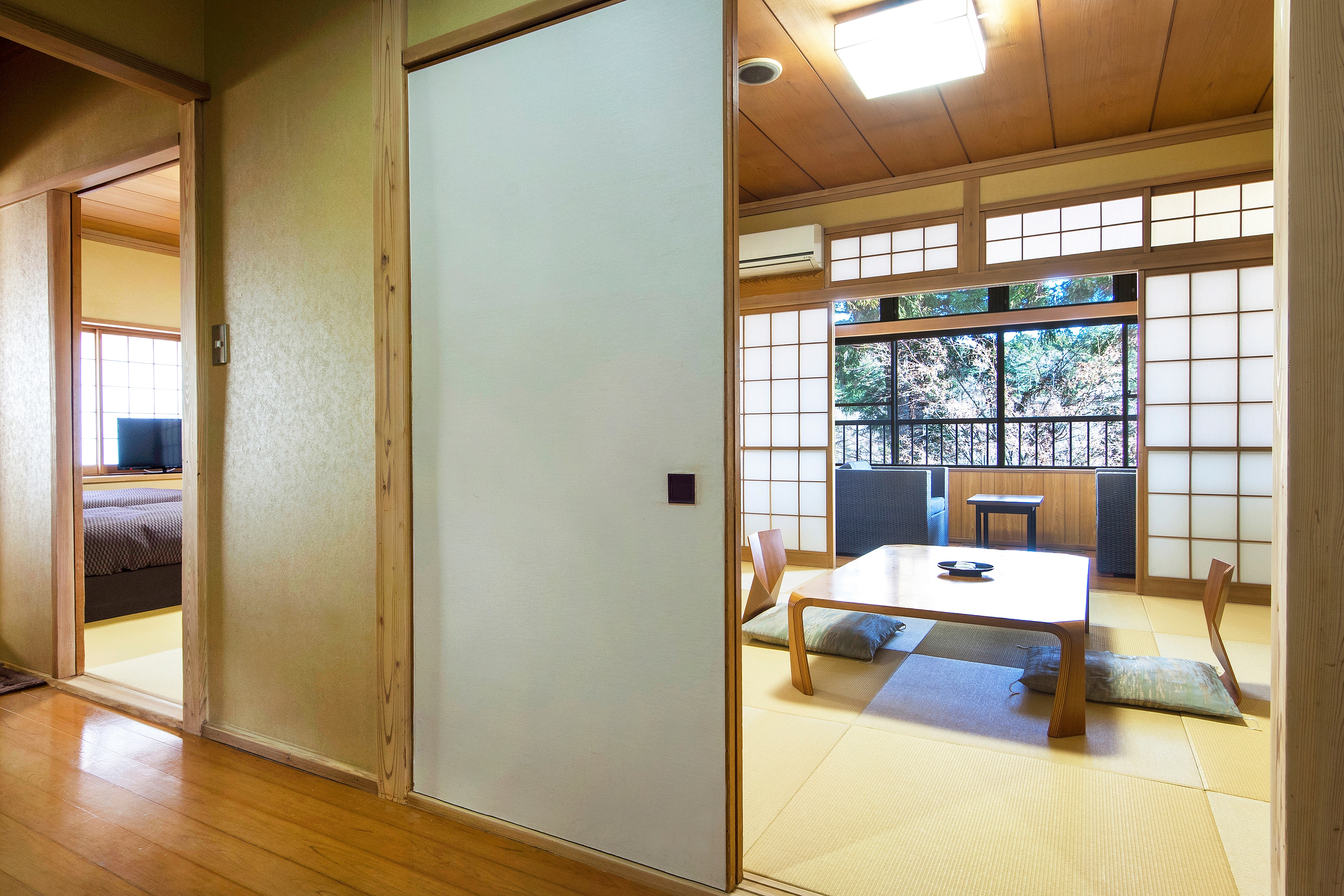Japanese-Western room 10 tatami mats + 8 tatami mats + veranda 4 tatami mats (renovated/non-smoking room)