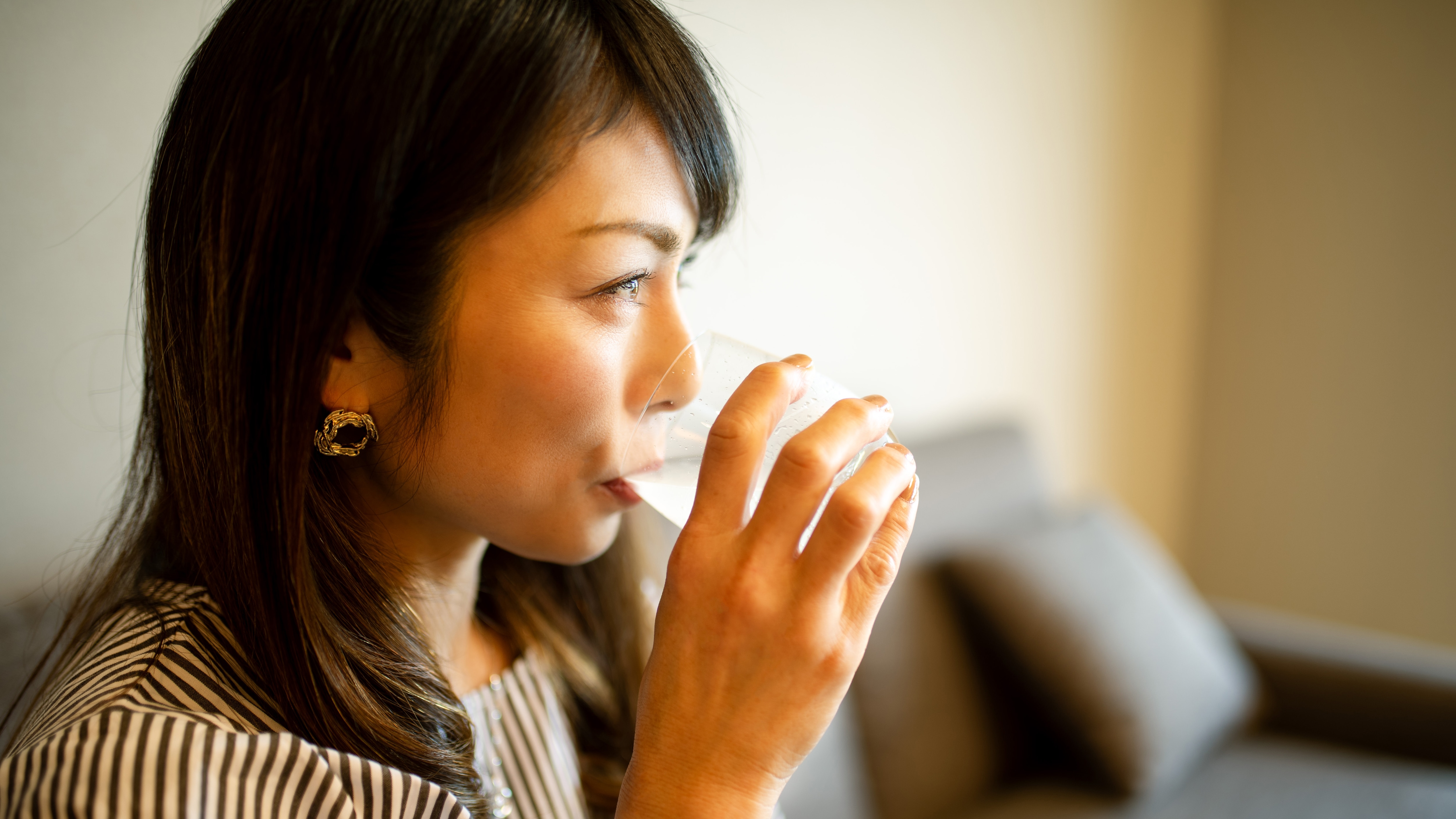 在客房內享用迎賓飲品