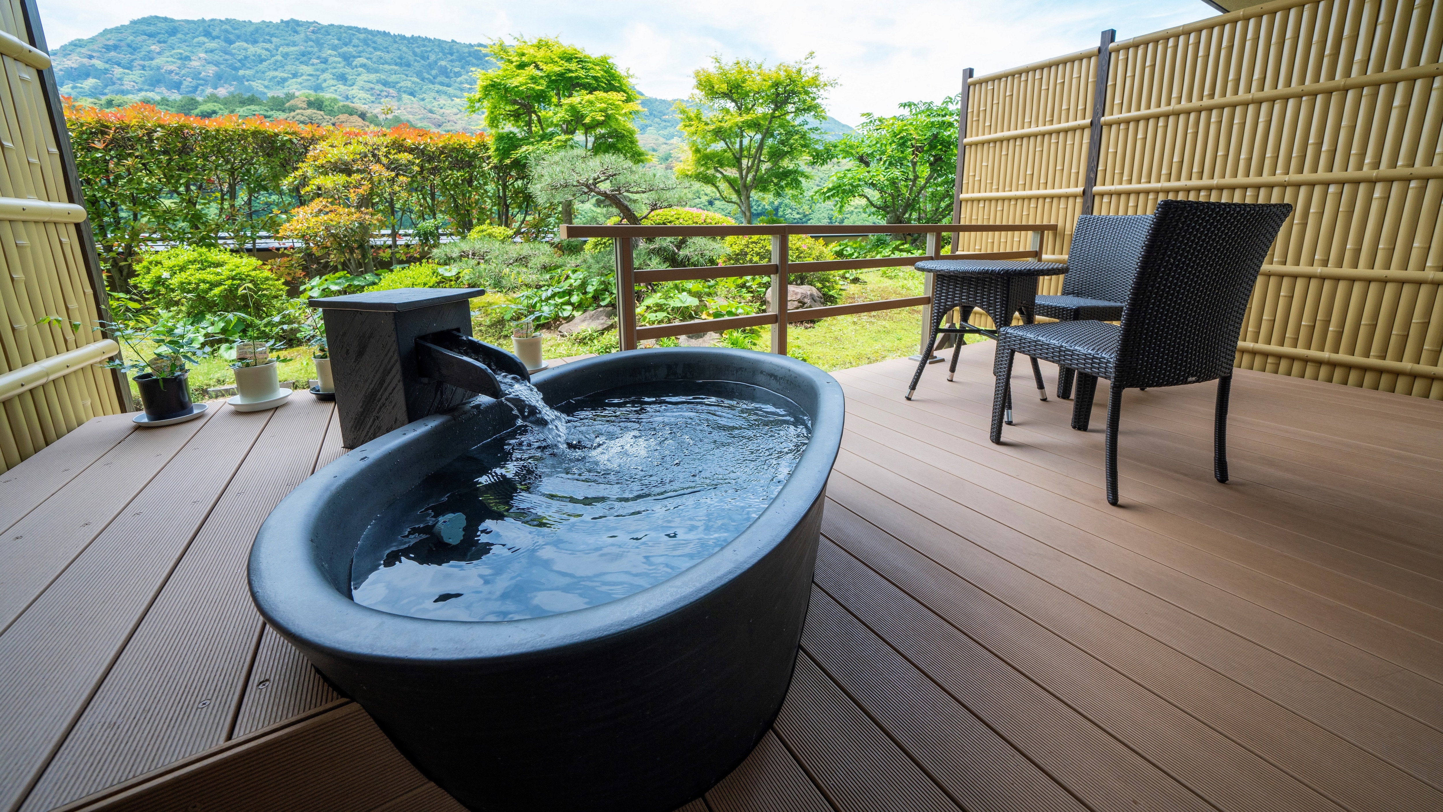Hitenkan [Room with TW + open-air bath] Open-air bath deck