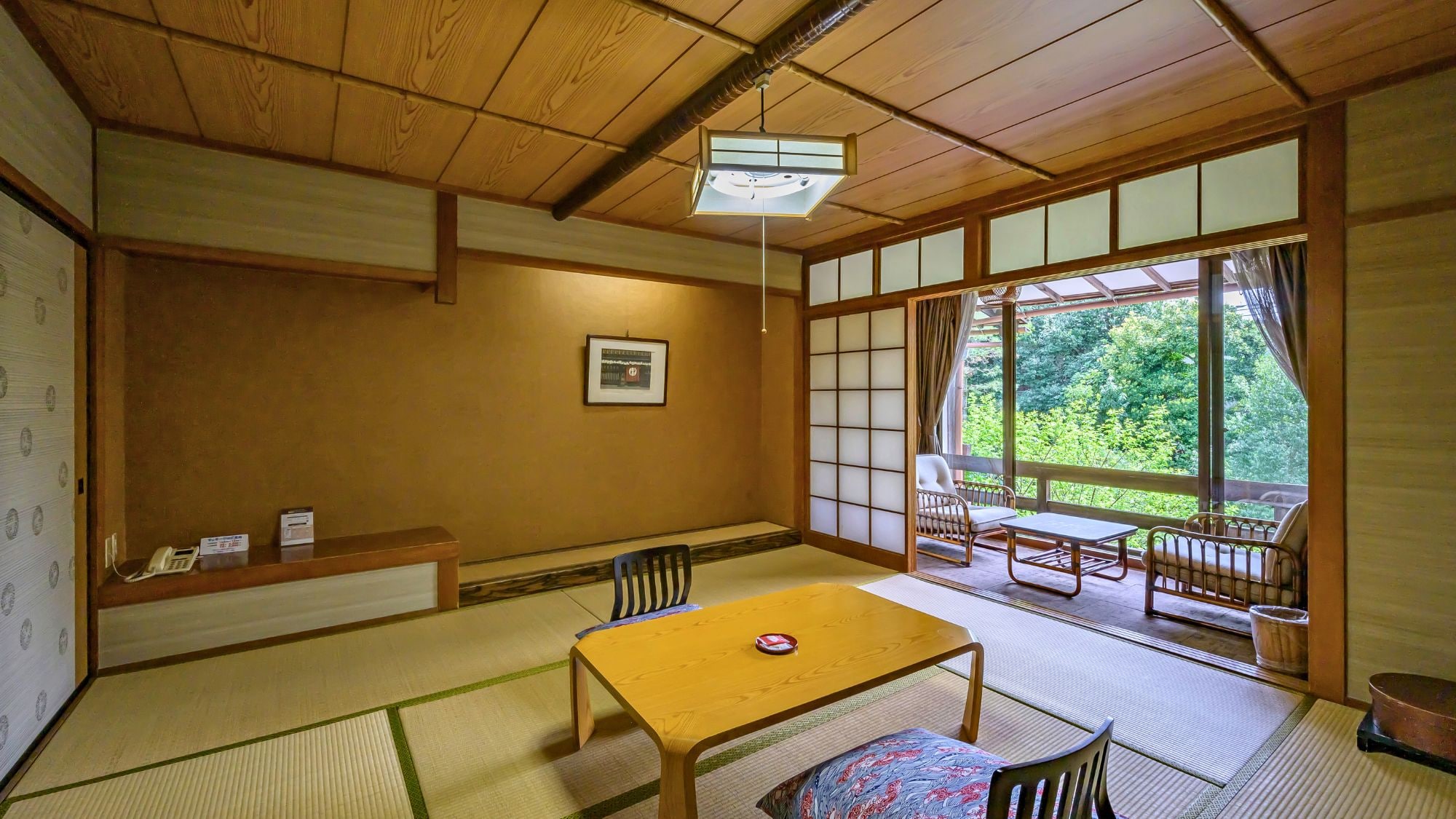 [Shogetsutei / Old Wing Japanese-style Room] Enjoy a relaxing time in a traditional Japanese-style room.