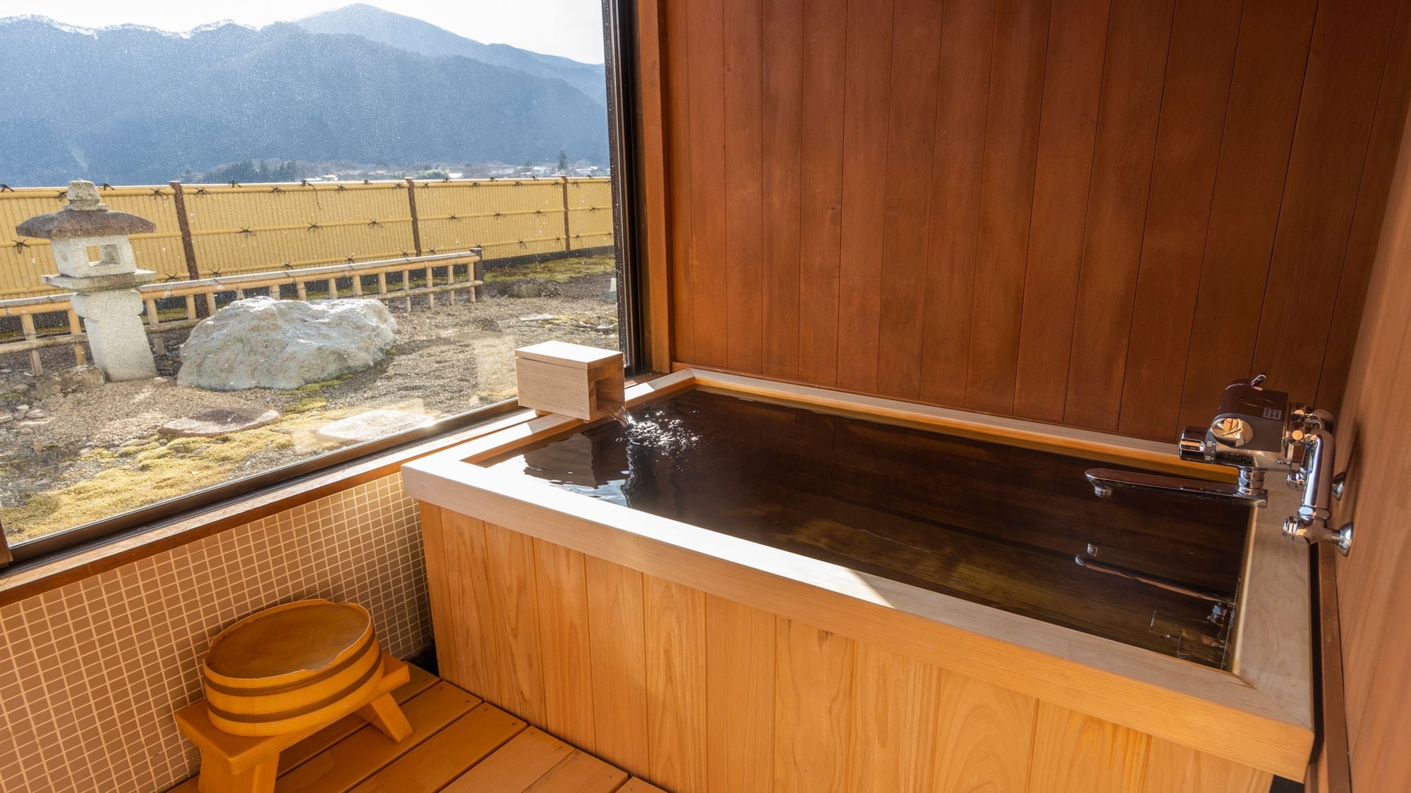 Special room (100% natural hot spring water directly from the source, cypress bath)