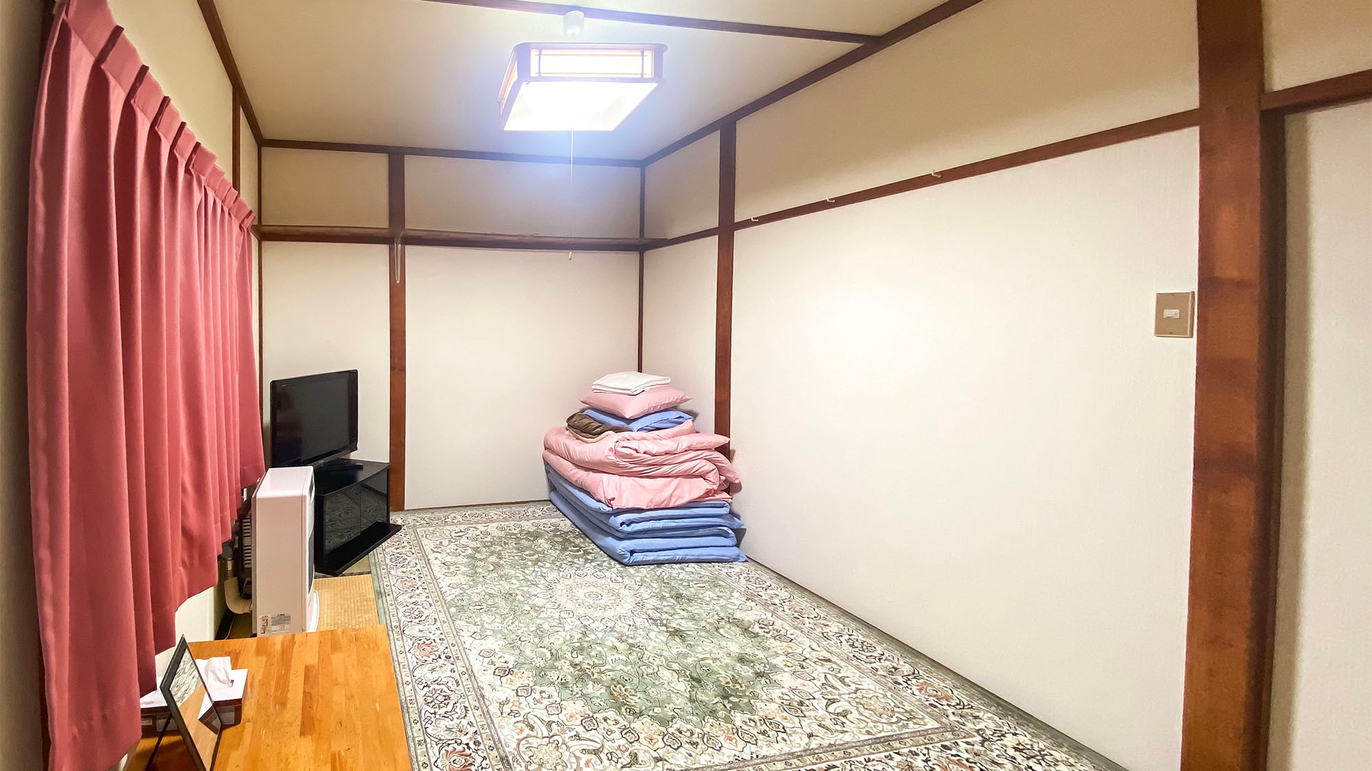 [Example of a guest room] Stretch your legs slowly and relax in a 6-tatami Japanese-style room.
