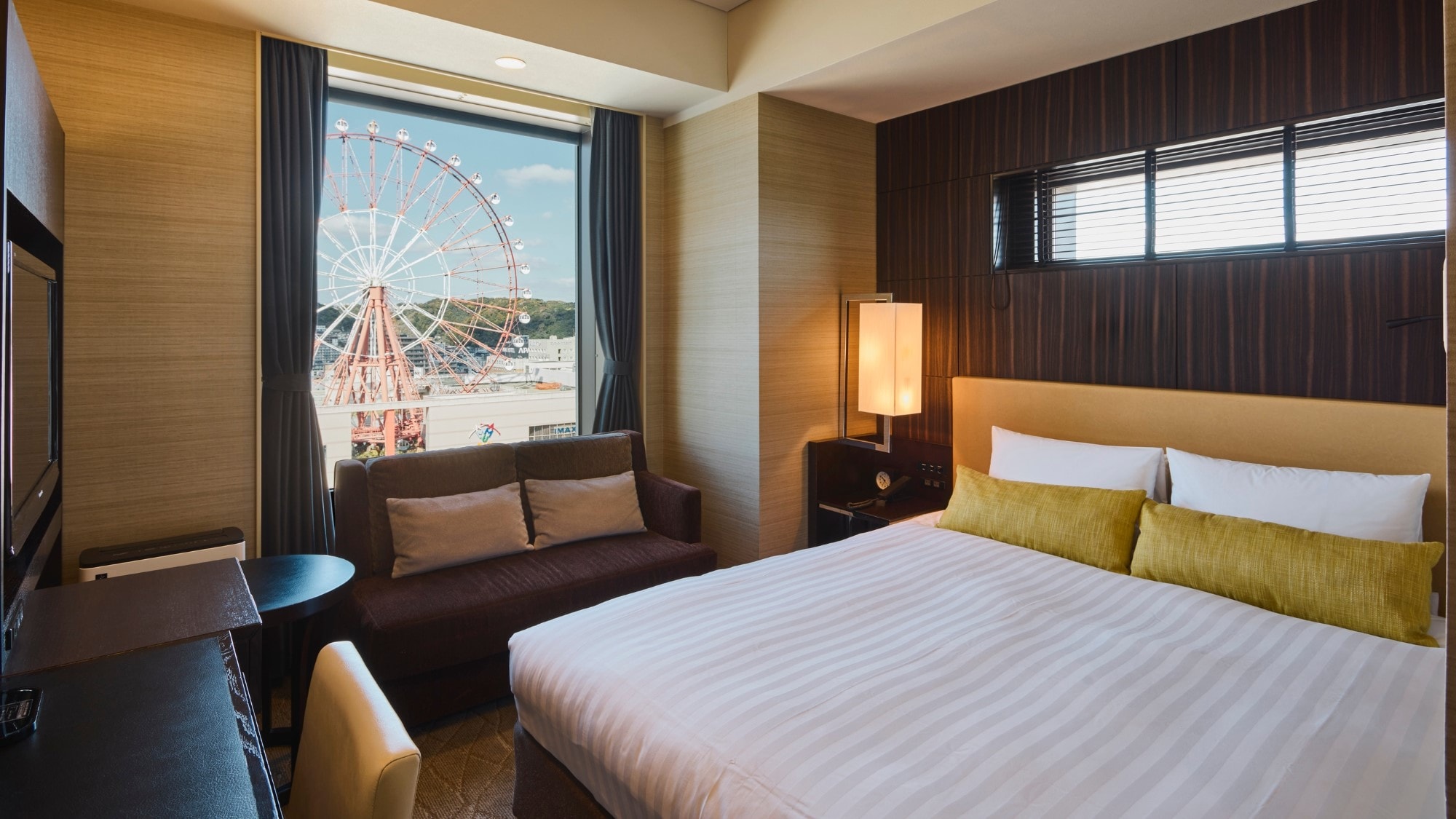 [Kagoshima Chuo Station side corner double room 22.2m²/bed width 160cm] The largest bed size in our hotel
