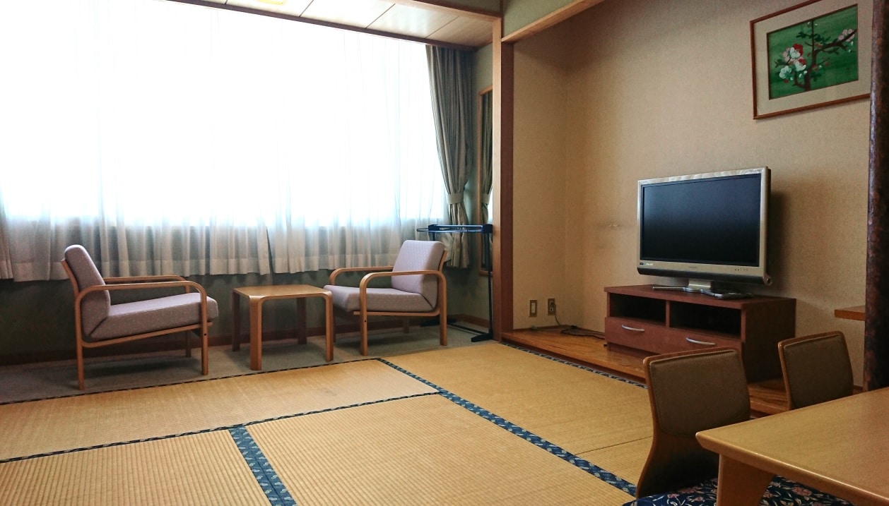 Japanese-style room (6 tatami mats)