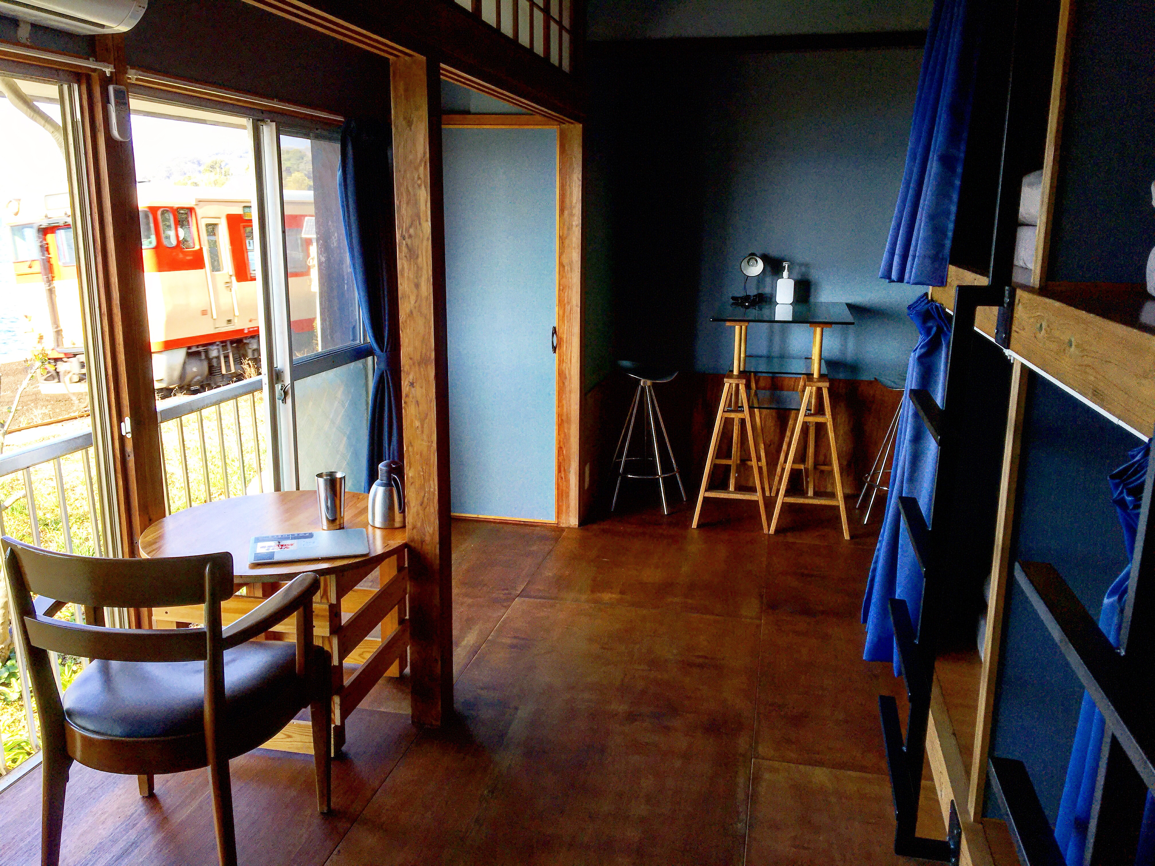 Western-style room (6 beds) suitable for workcation