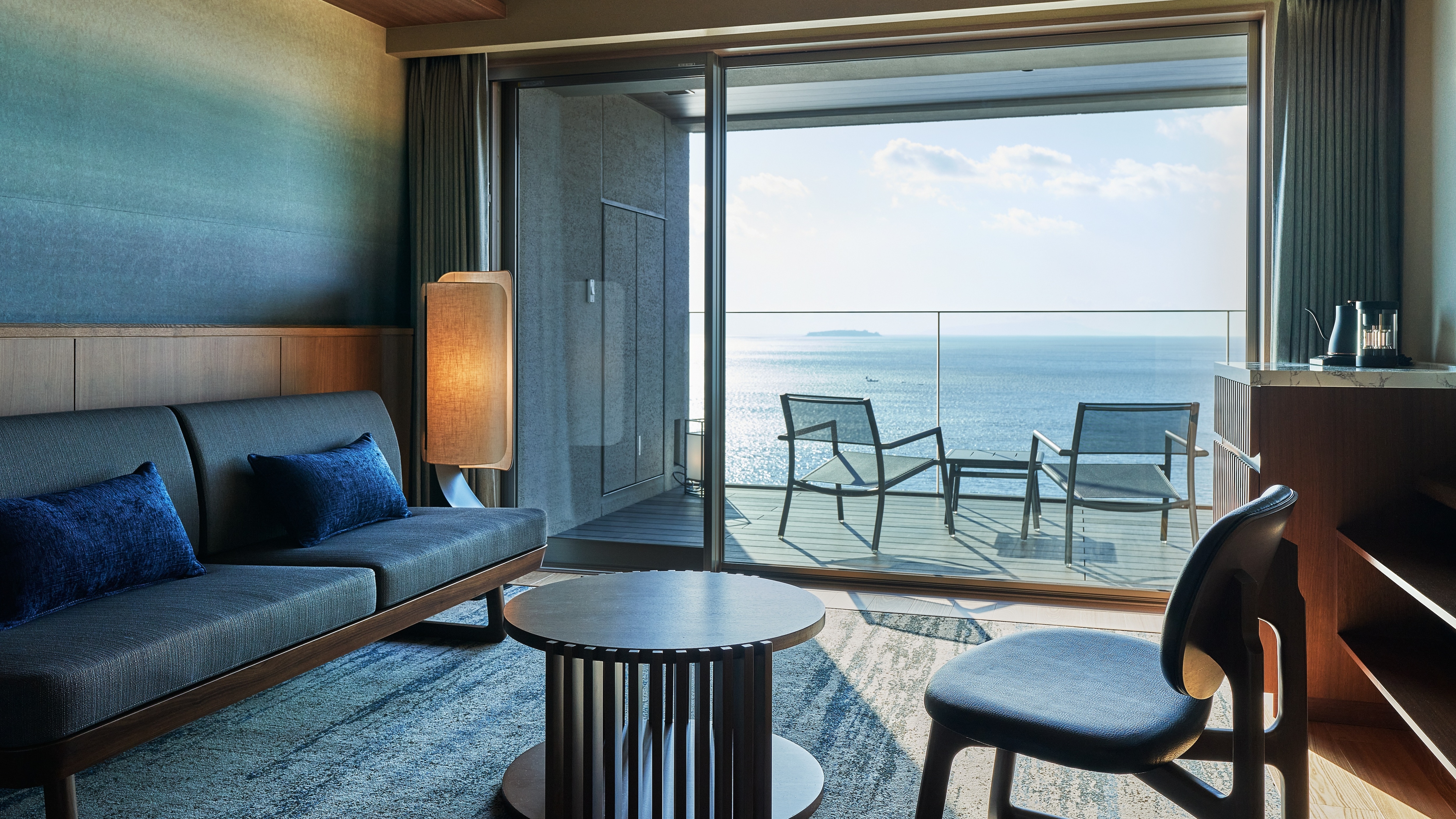 ◆Kamar Deluxe, Lantai Atas (Gaya Barat) | Kamar dengan pemandangan indah langit dan laut yang terbentang di hadapan Anda.